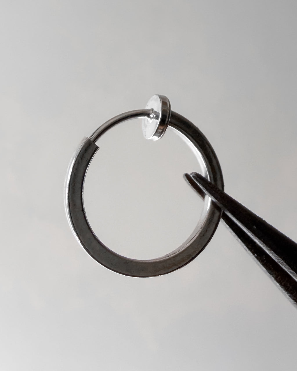 Non piercing spring hoops - 1 pair