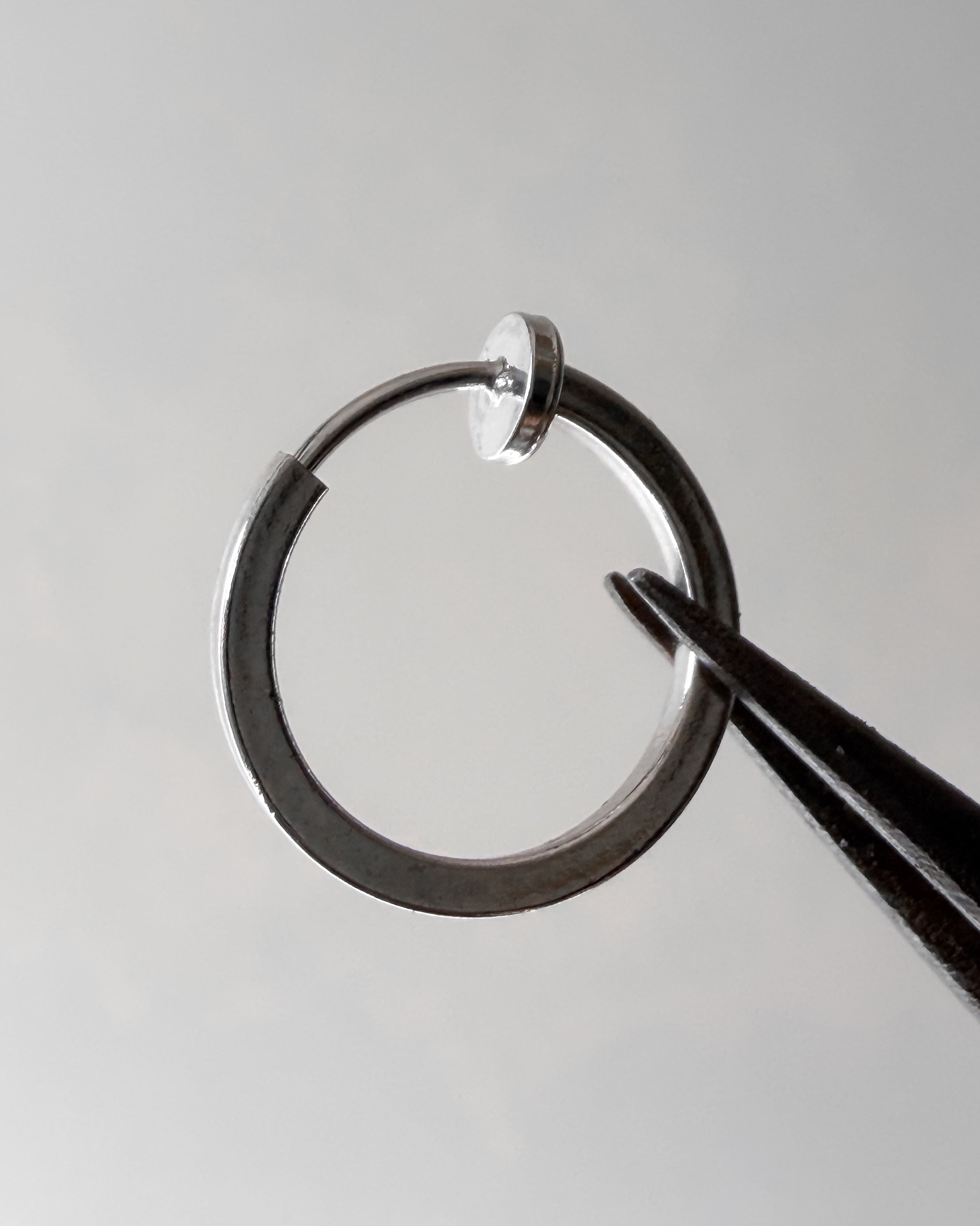 Non piercing spring hoops - 1 pair