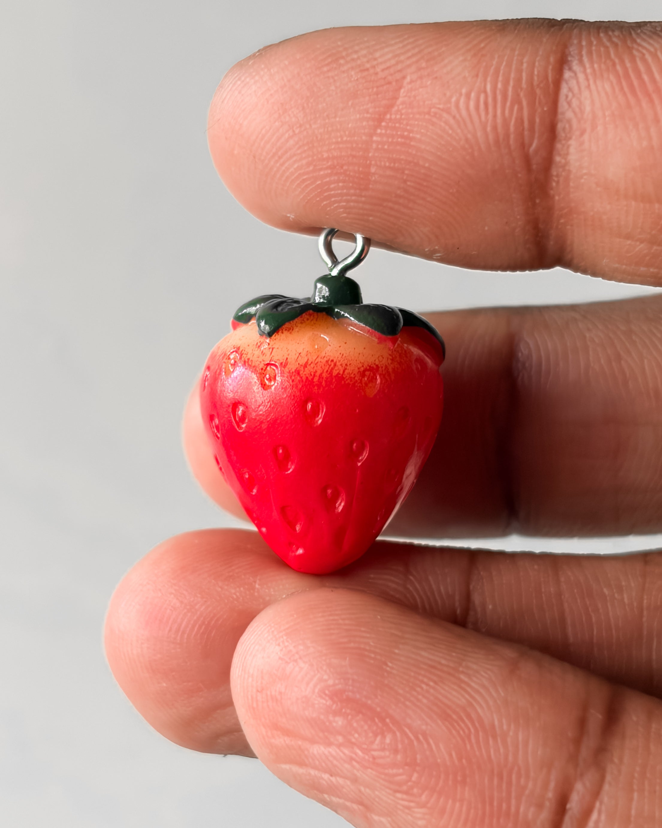 Small strawberry charm - 10 pc