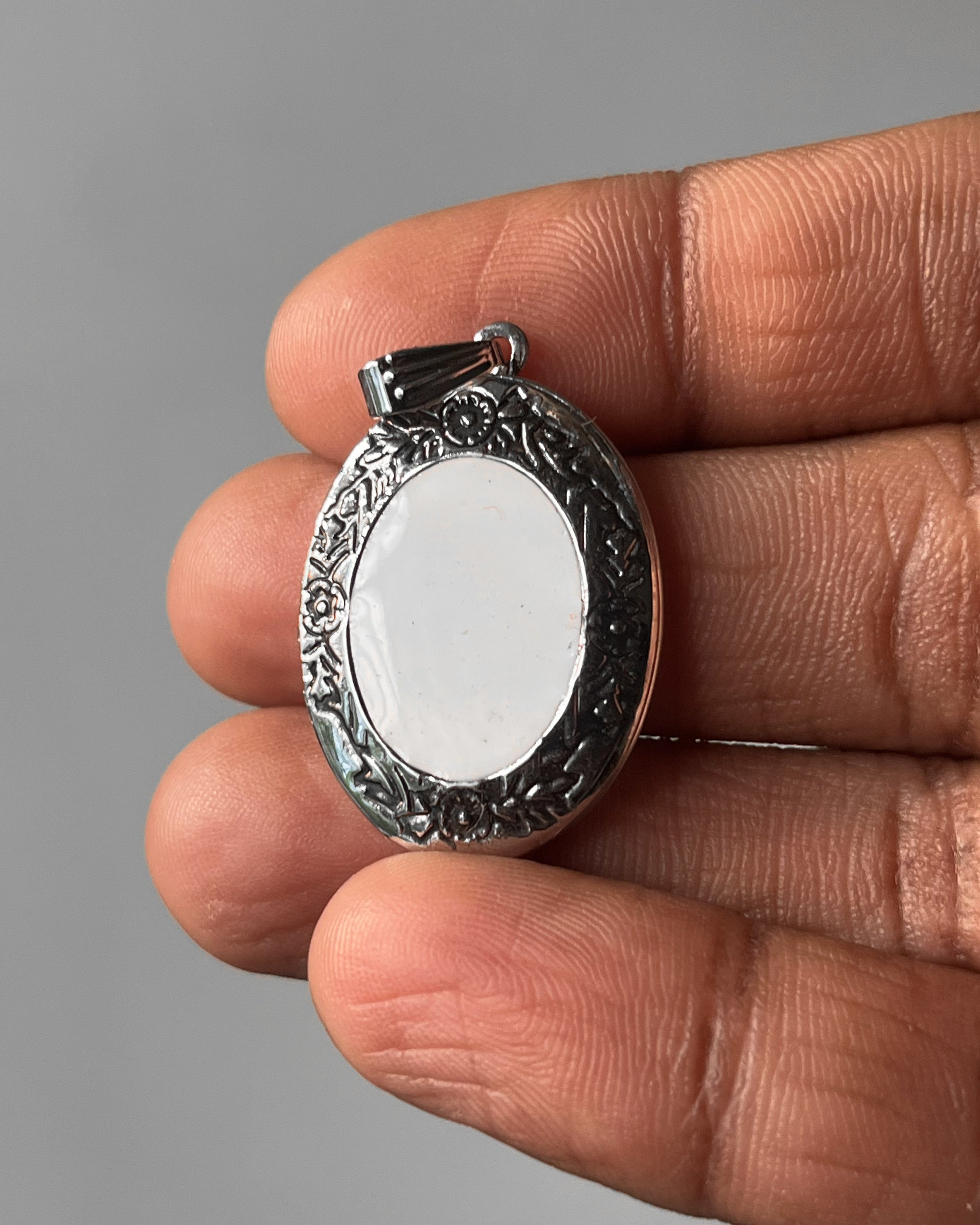 White Oval open heart - 6 pc