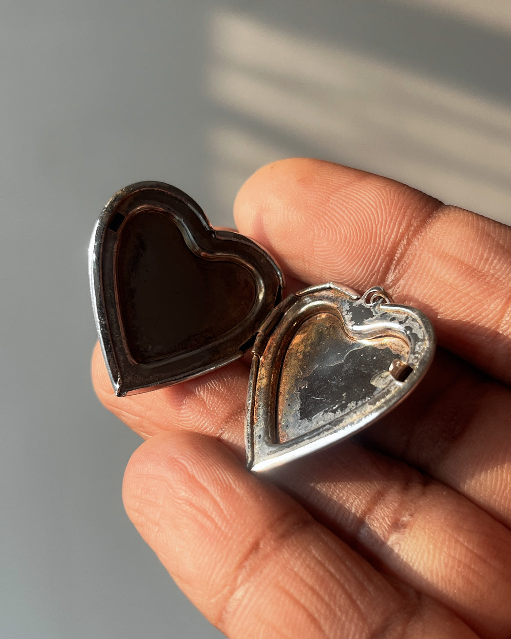 Silver Monalisa open heart - 12 random colours pack