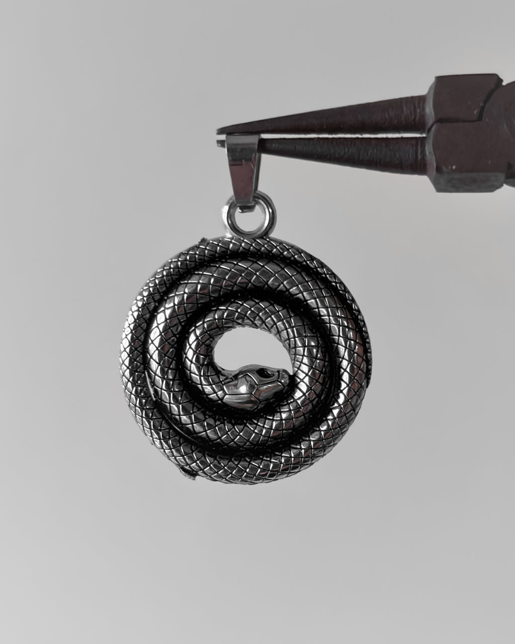 Snake pendant - 1 pc