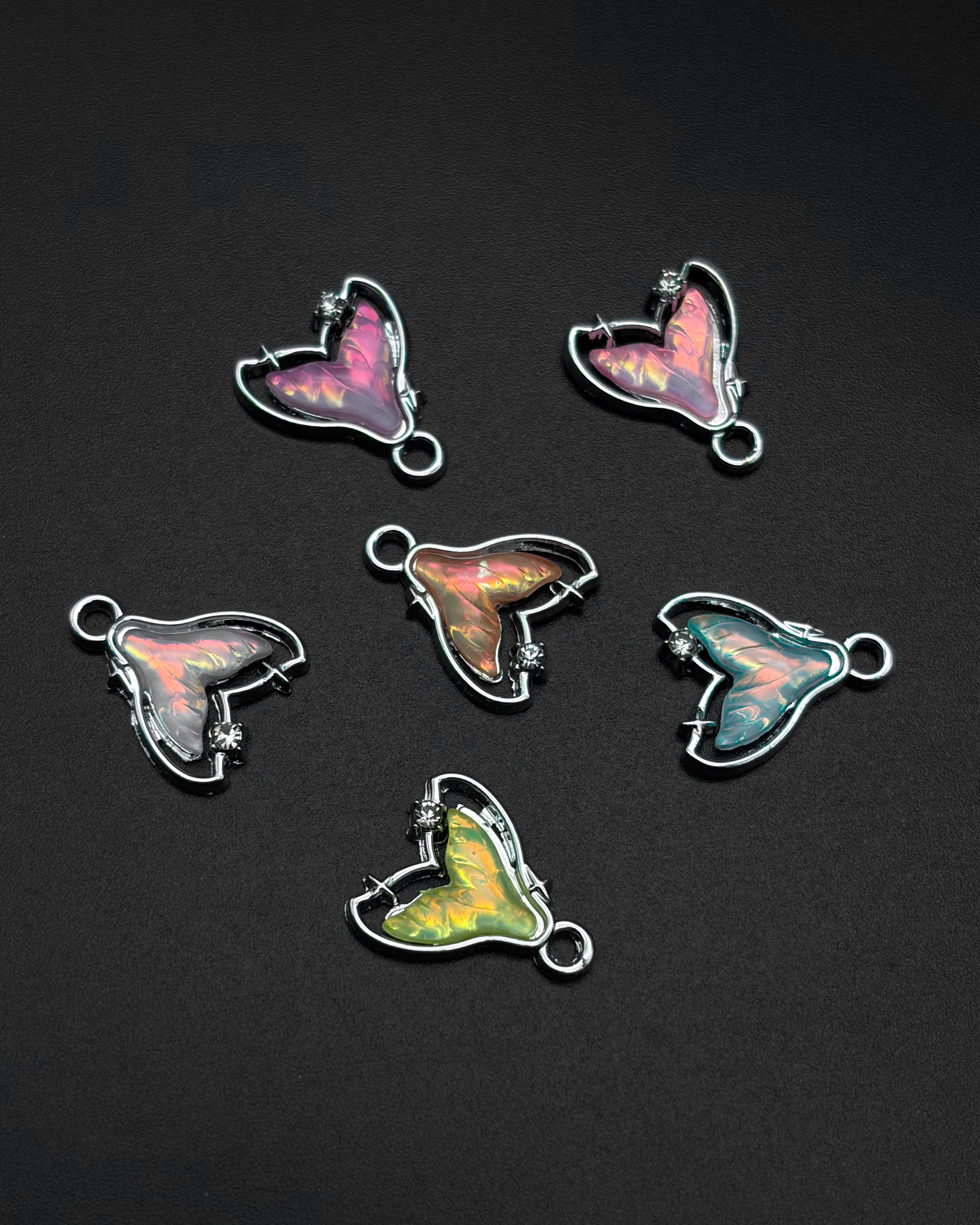 Mix fish tail charm - 10 pc