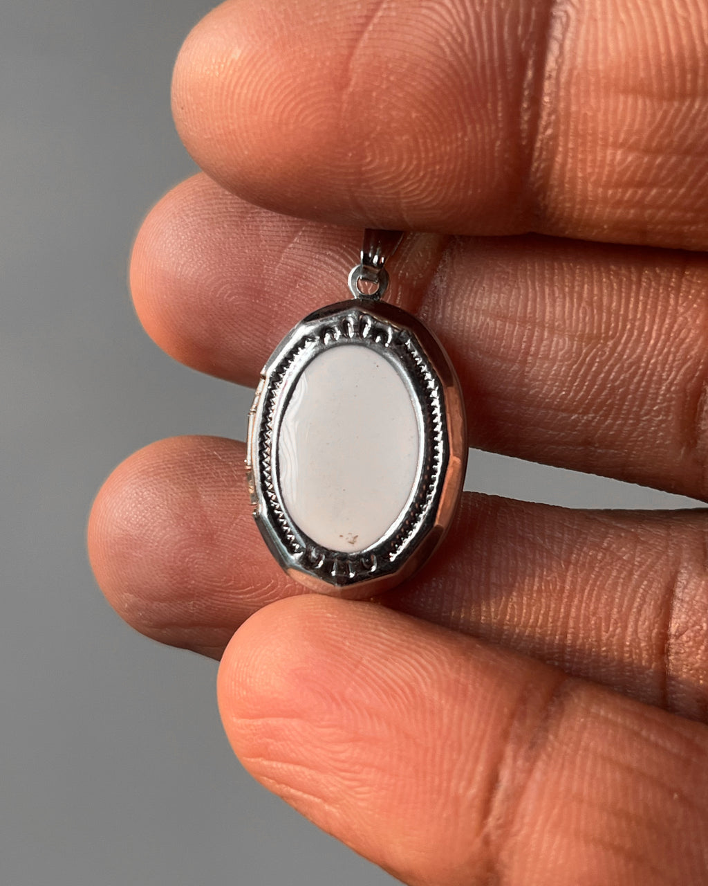 Mini white oval open heart - 12 pc