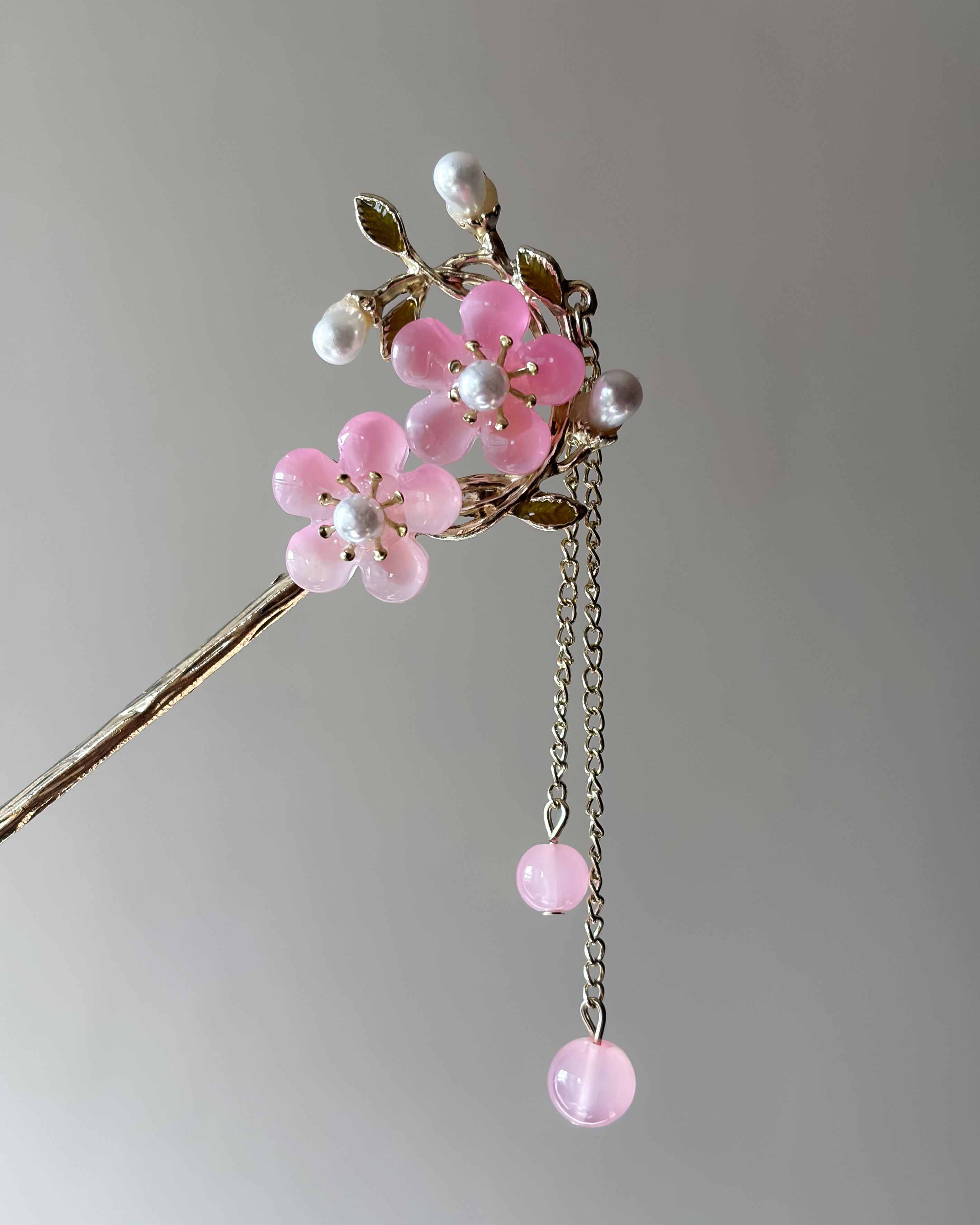 Shatakshi hairpin