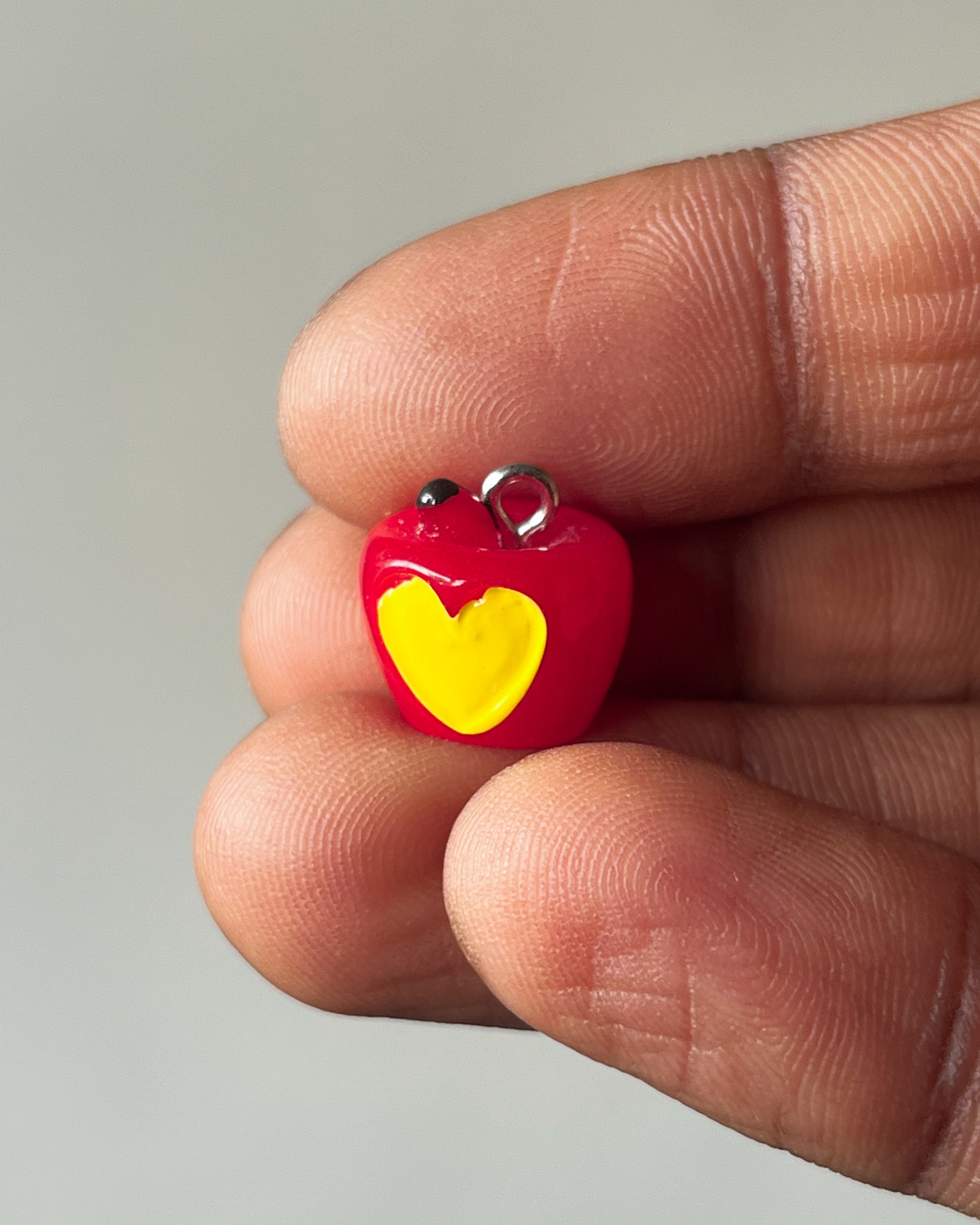 Apple Mai dil charm - 1 pc