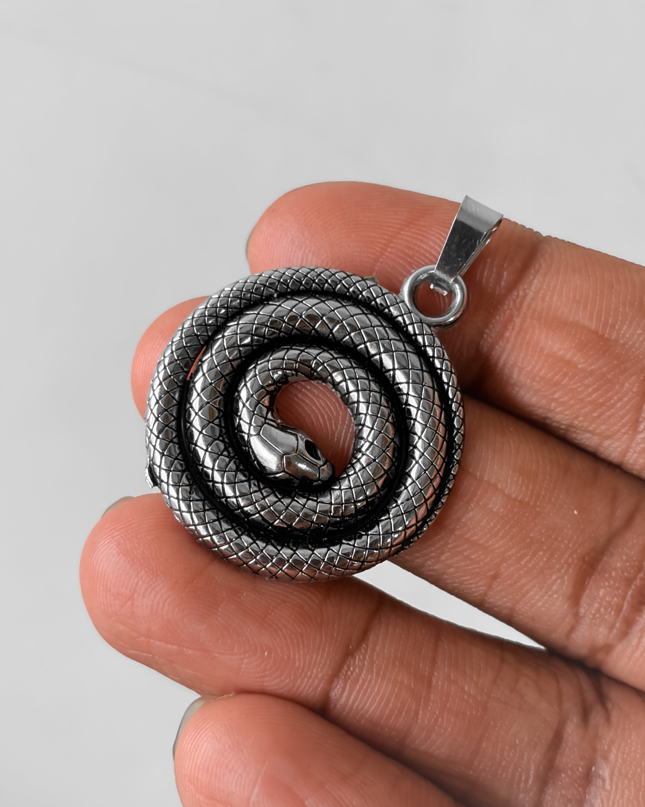 Snake pendant - 1 pc