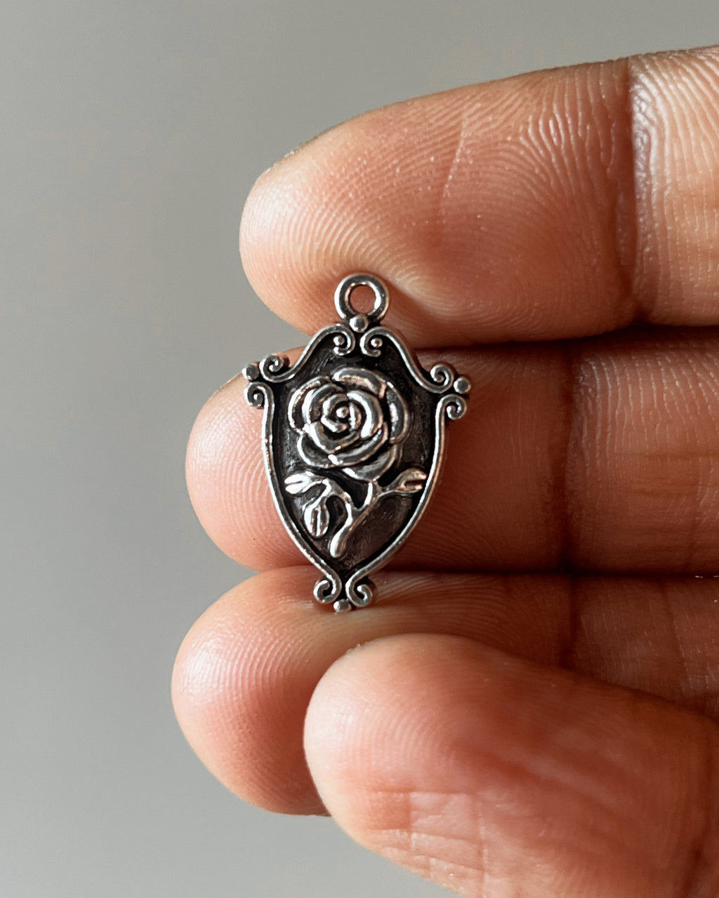 Rose charm - 10 pc