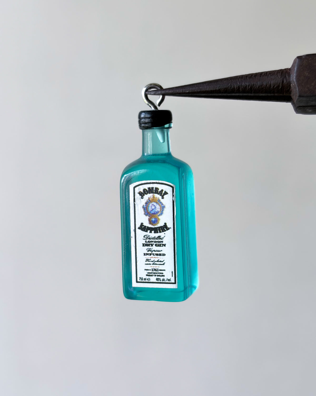 Bombay sapphire charm - 10 pc