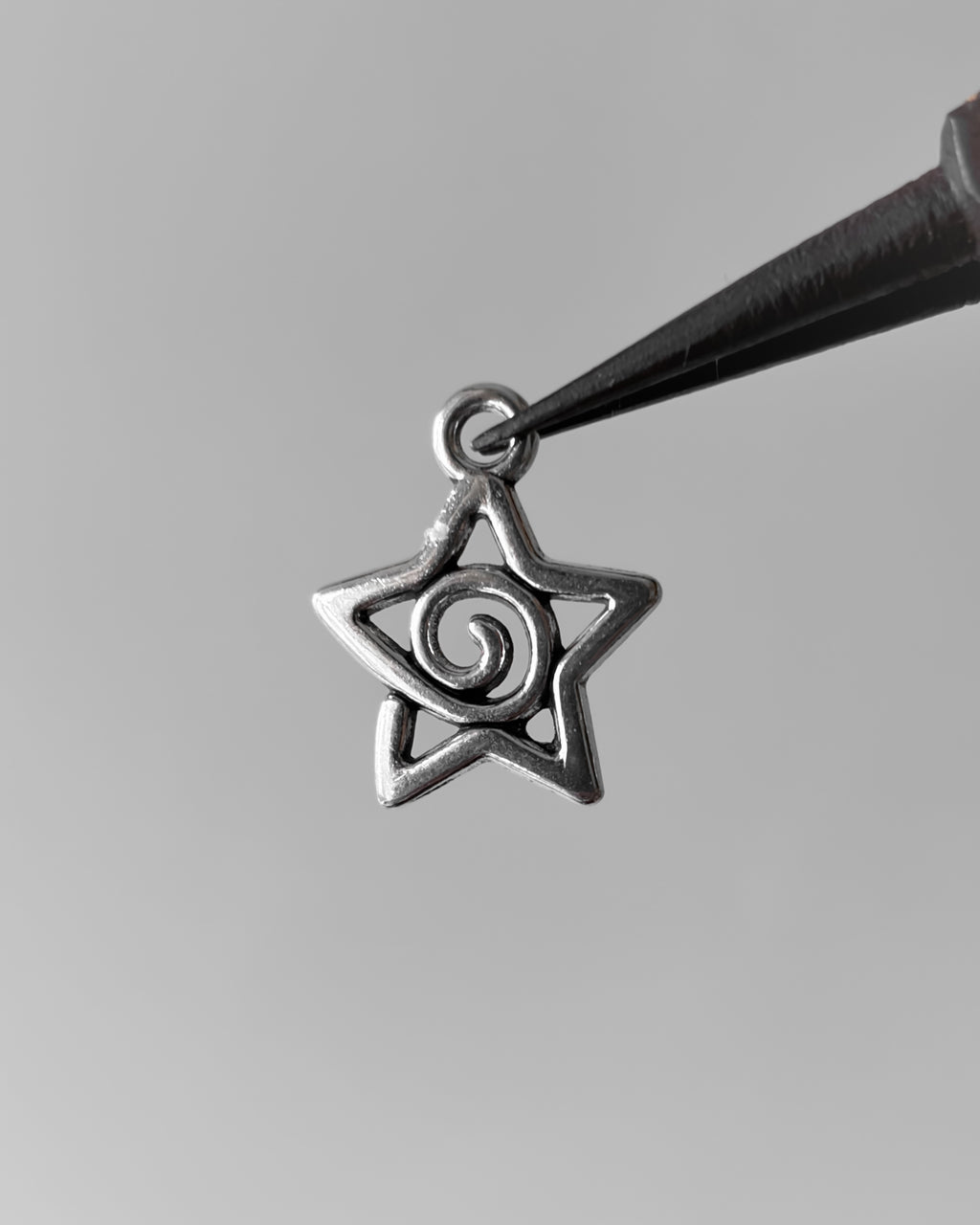 Star swirl charm - 10 pc