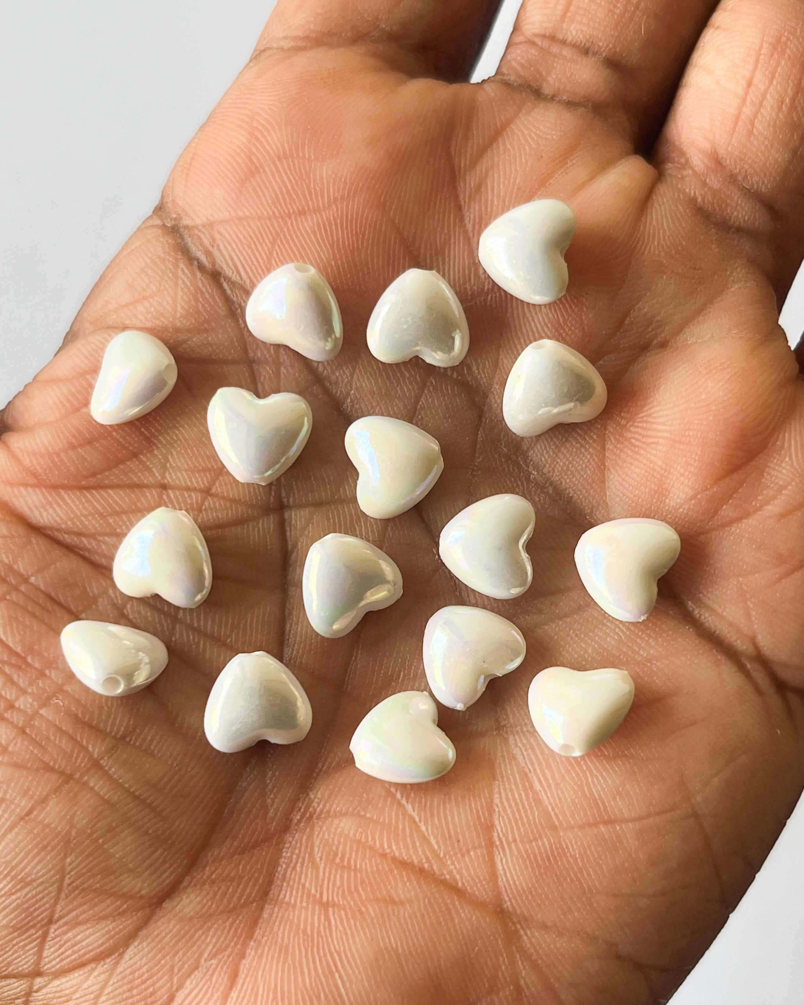 Holographic small heart beads // 25 grams