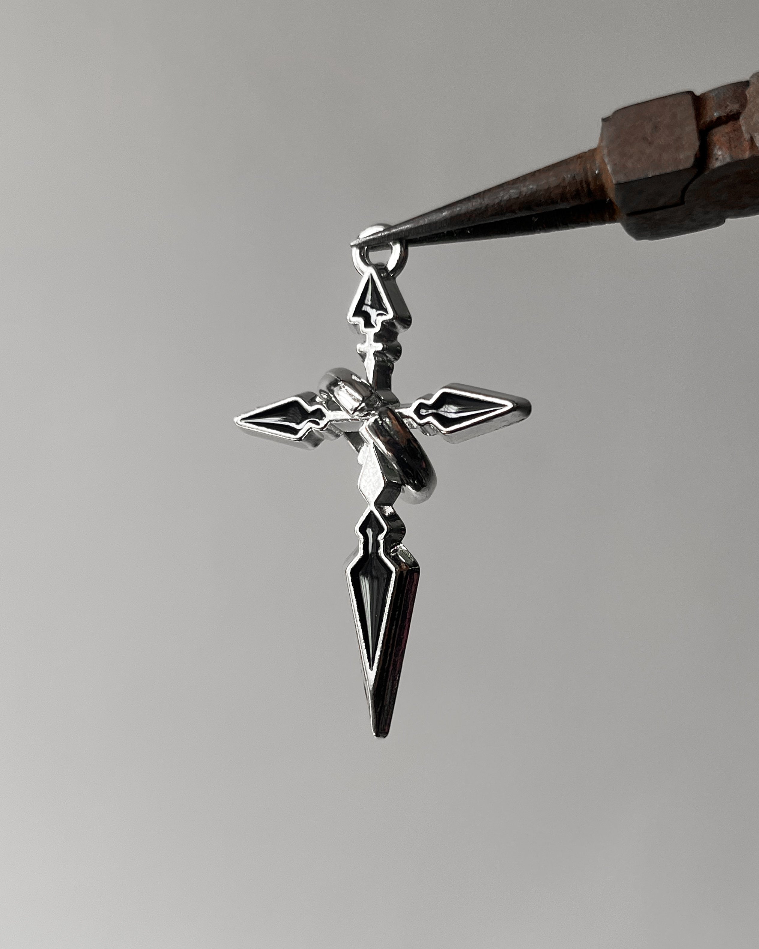 Oynx ring cross pendant