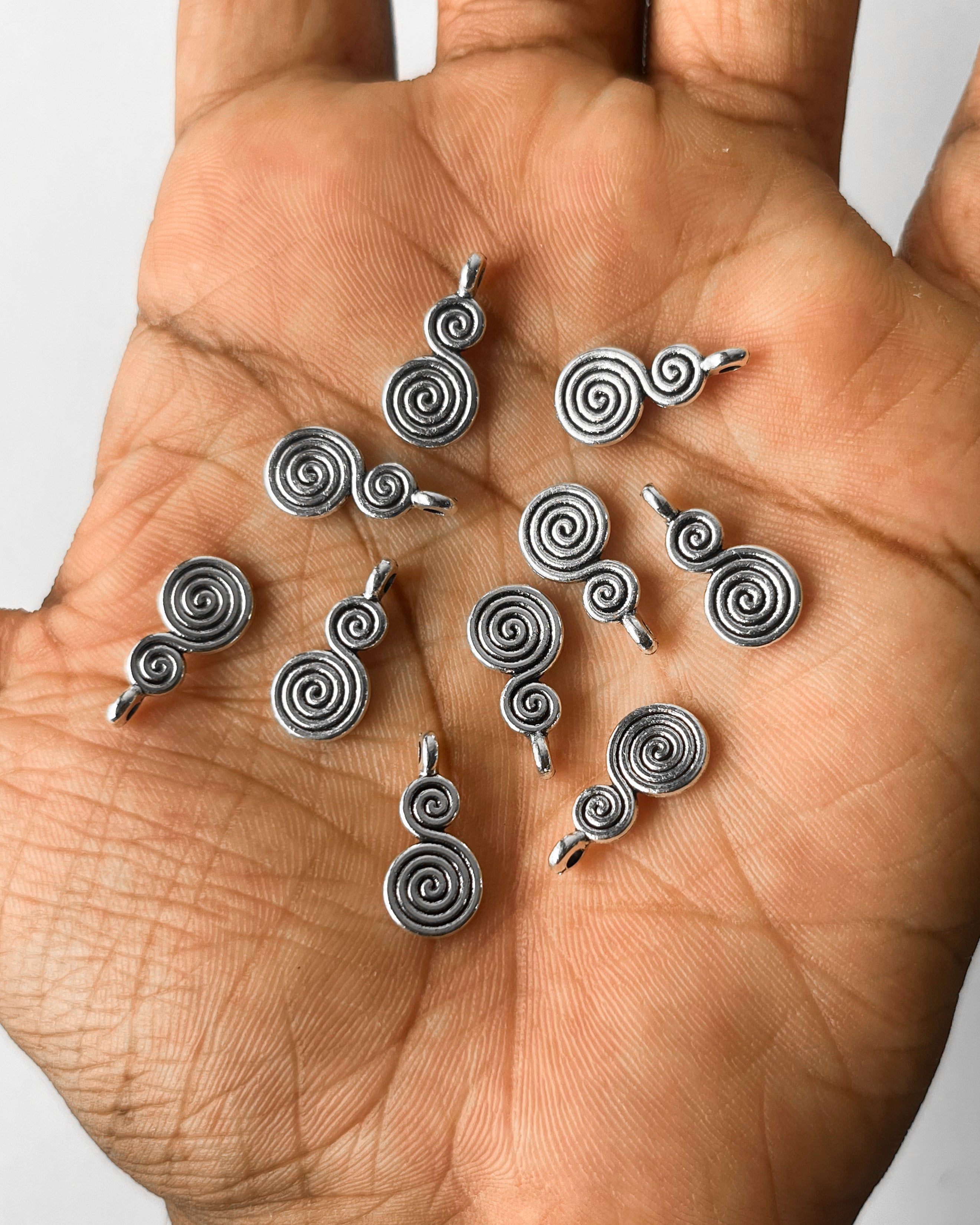 Swrill charm l 10 pcs