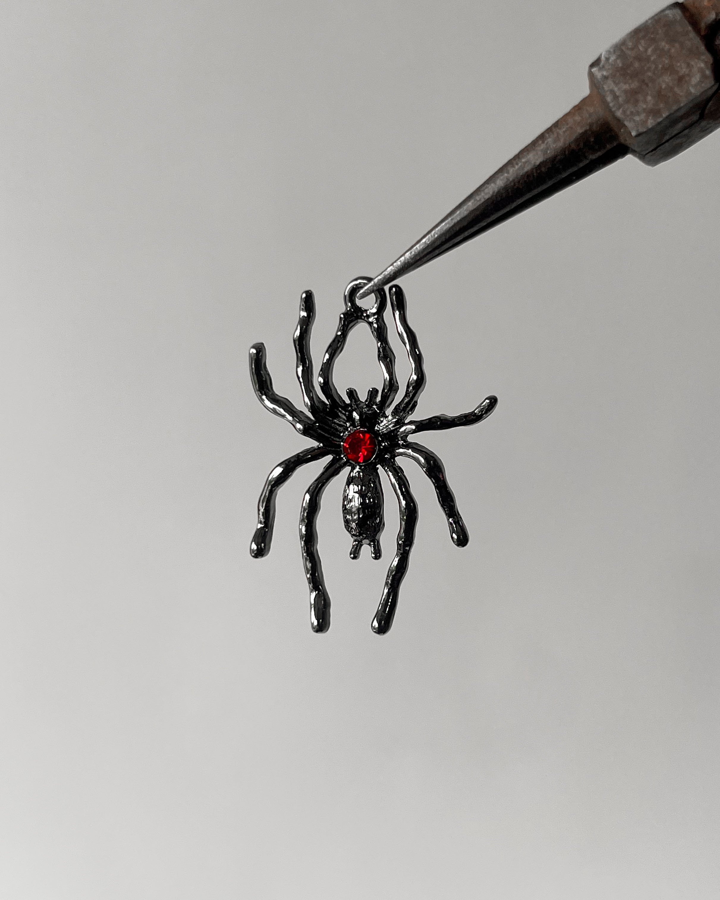 Red spider charm - 3 pc