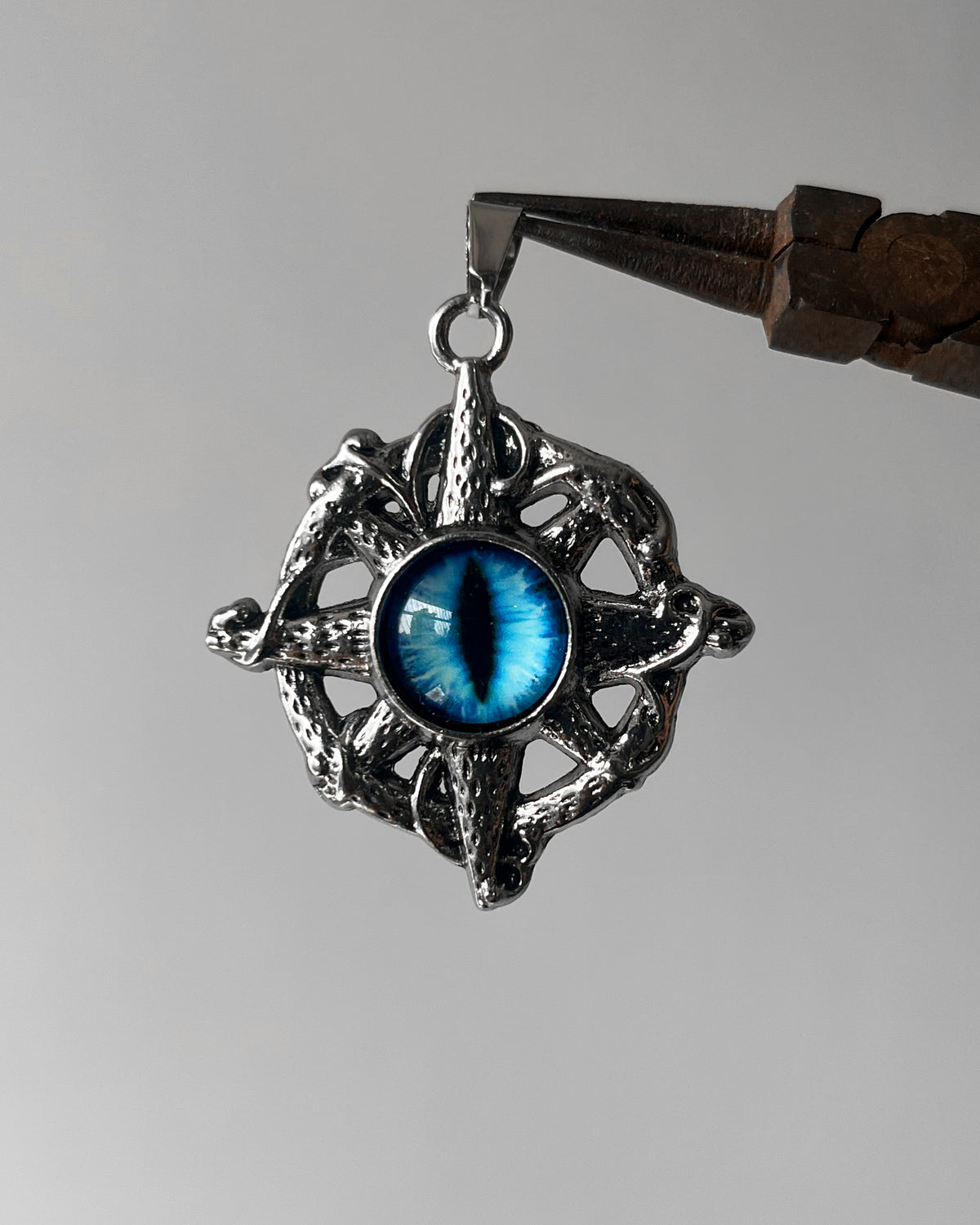 Devil eye compass pendant – Sonal Beads