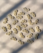 Bow pearl beads // 25 grams