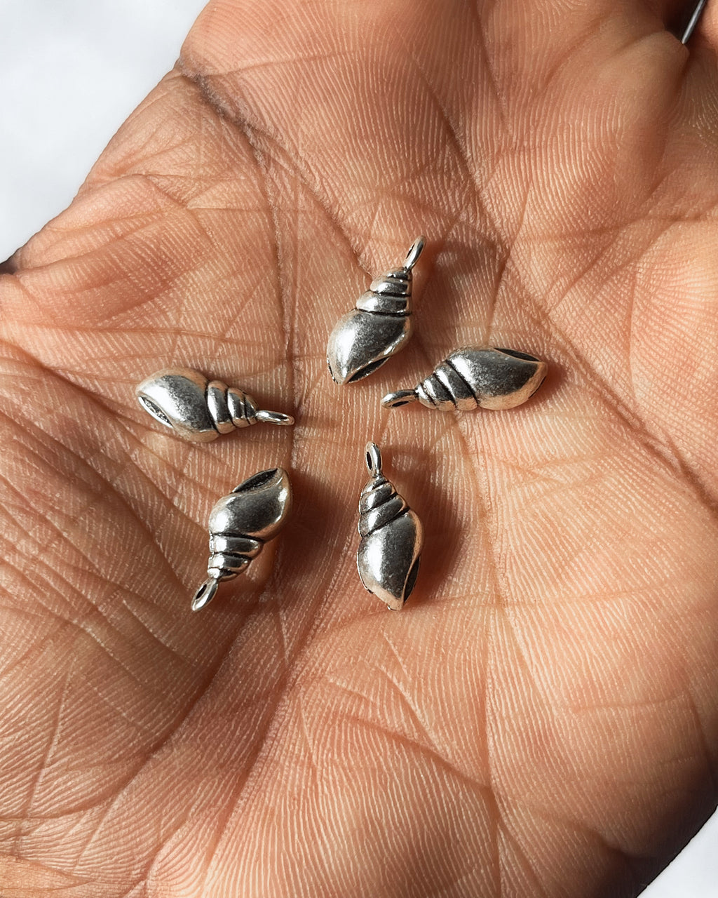 Silver shell Charm // 50 pc