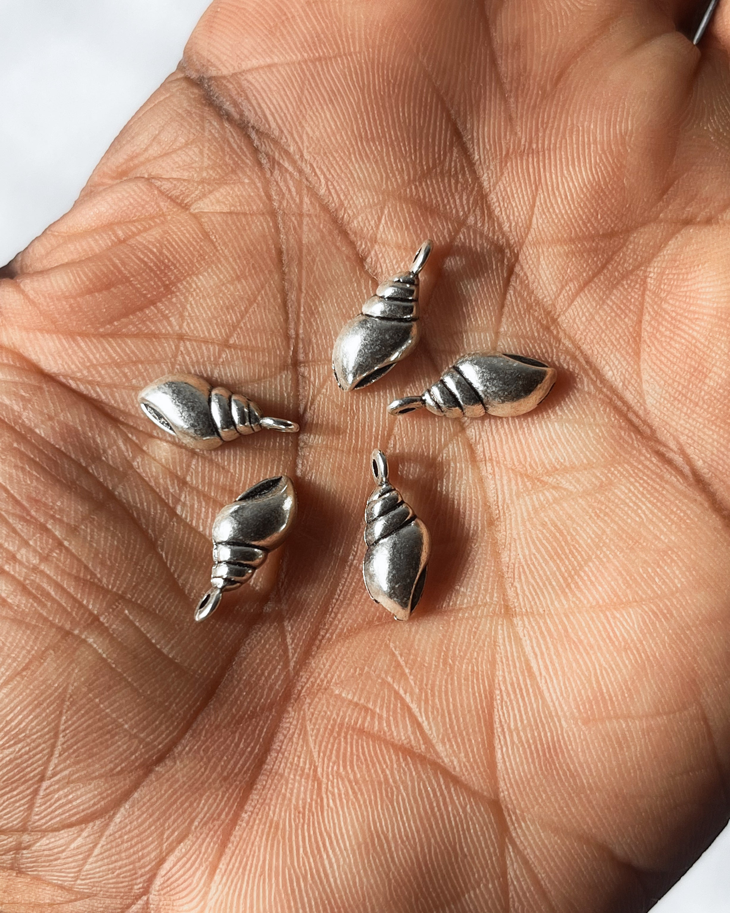 Silver shell Charm // 50 pc
