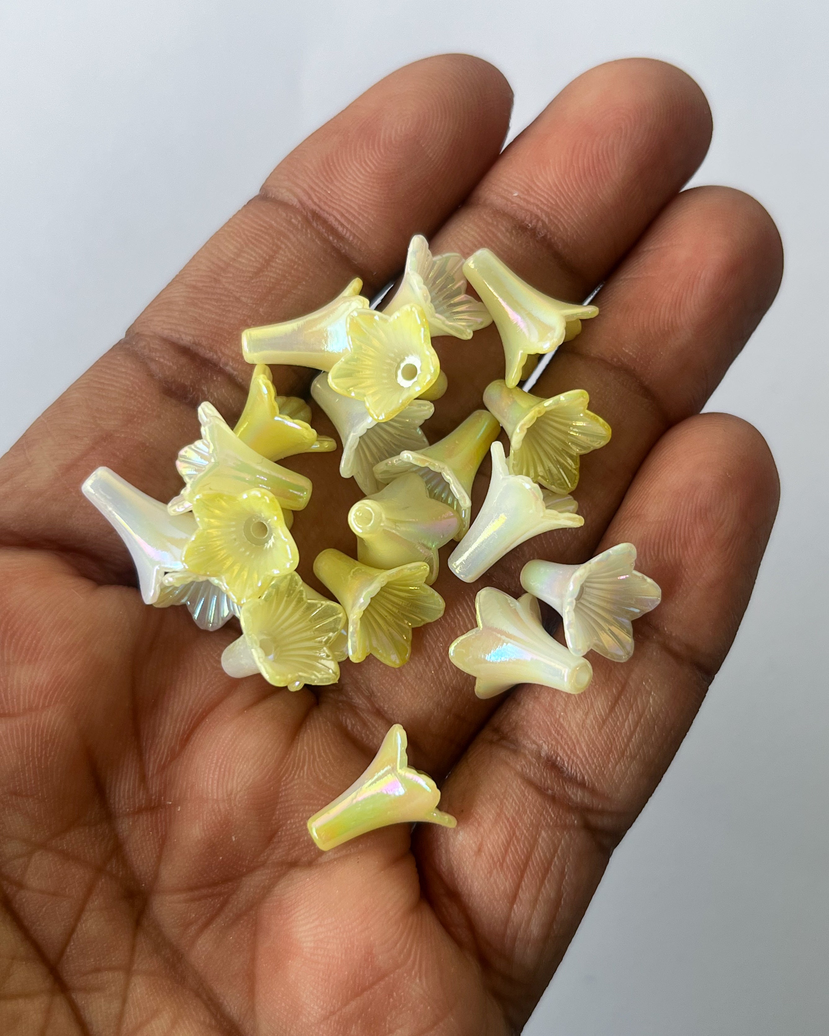 Yellow lily beads - 25 grams