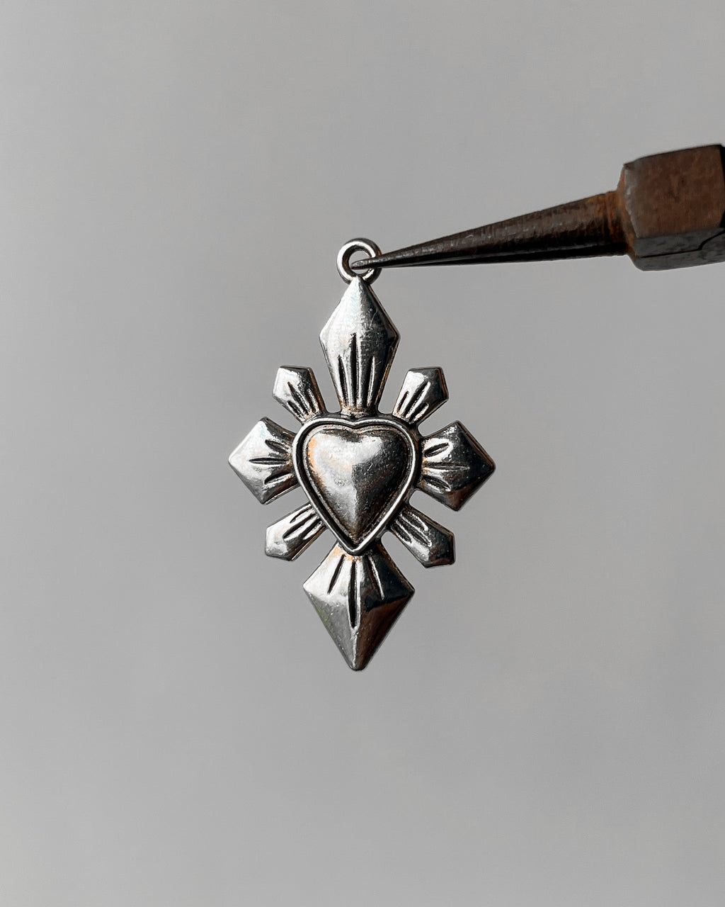 Throns Love charm 10 pc