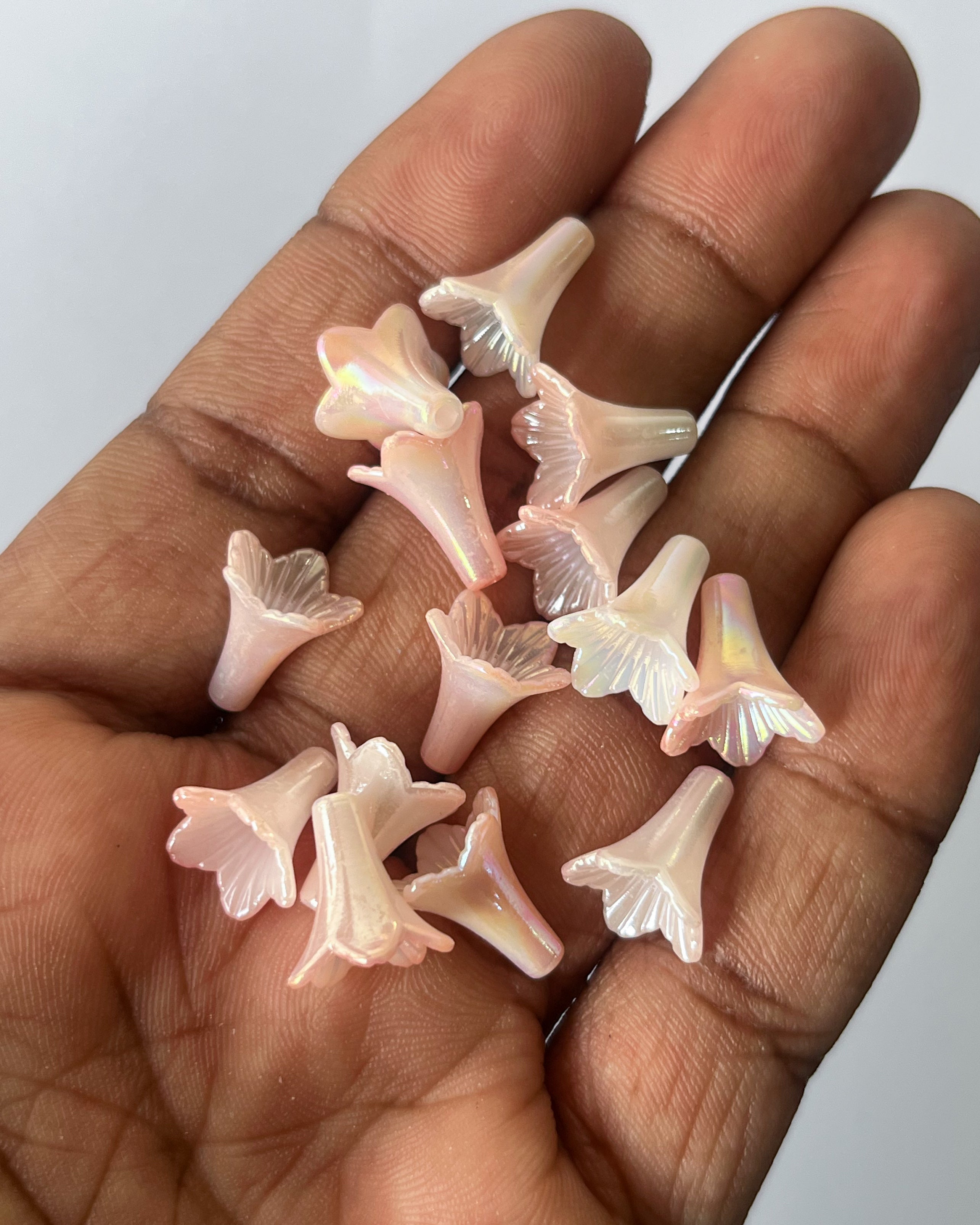 Peach lily beads - 25 grams