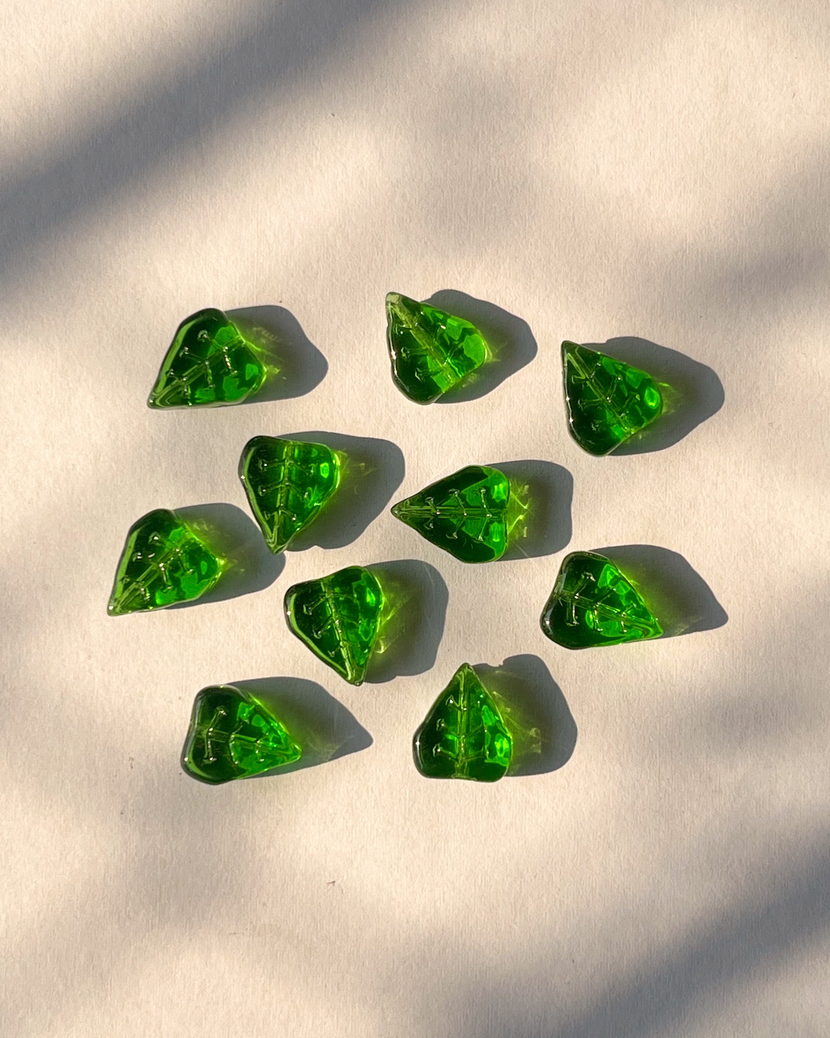 Green leaf Beads // 10 pc