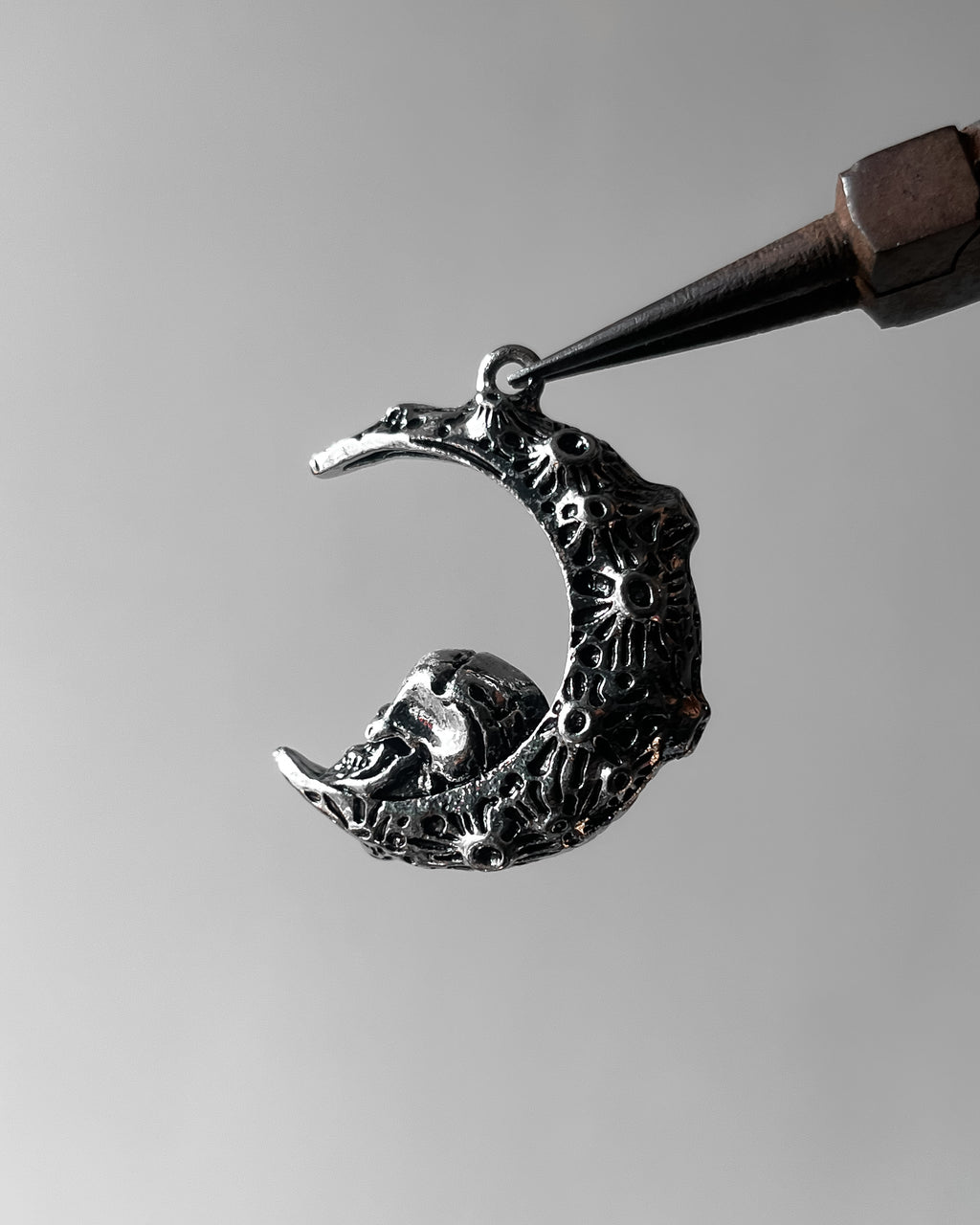 Skull moon pendant