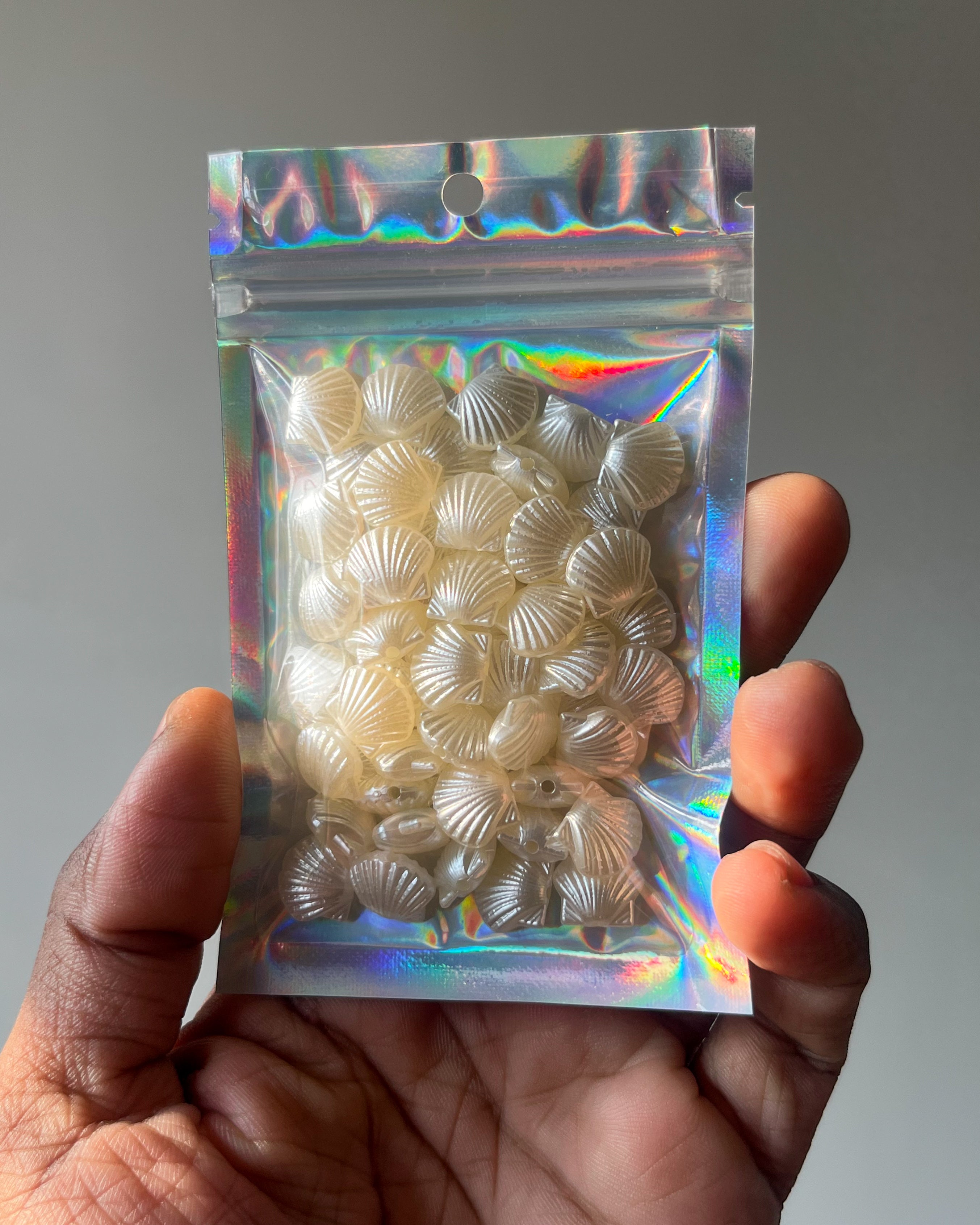 Shell beads : 25 grams