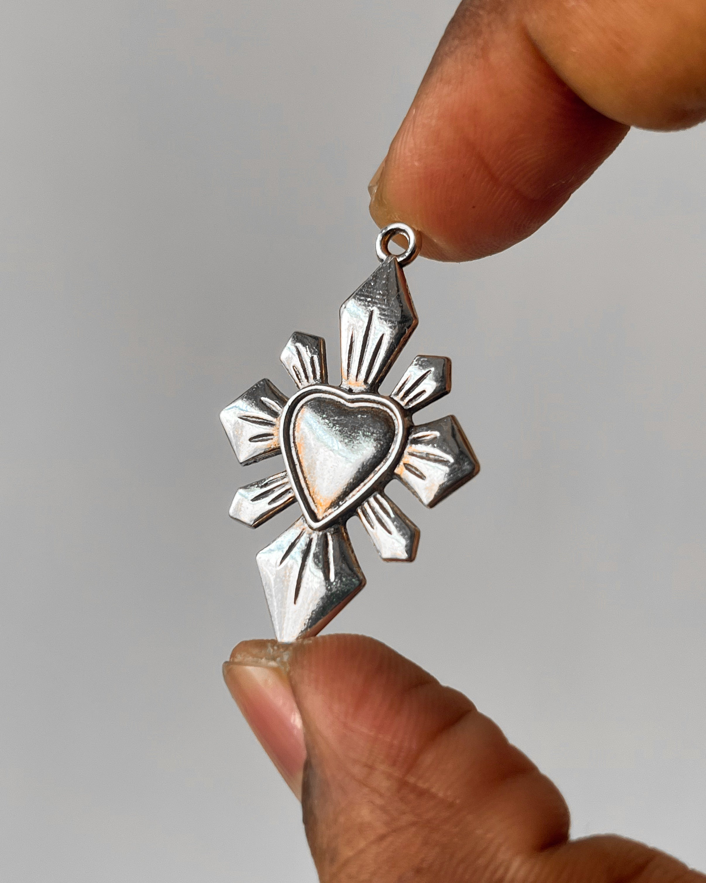 Throns Love charm 10 pc