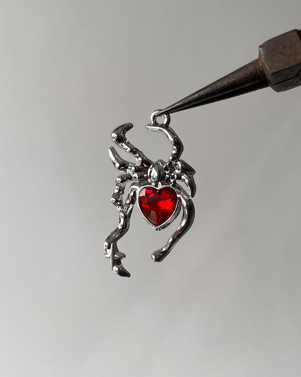 Wakda red spider charm