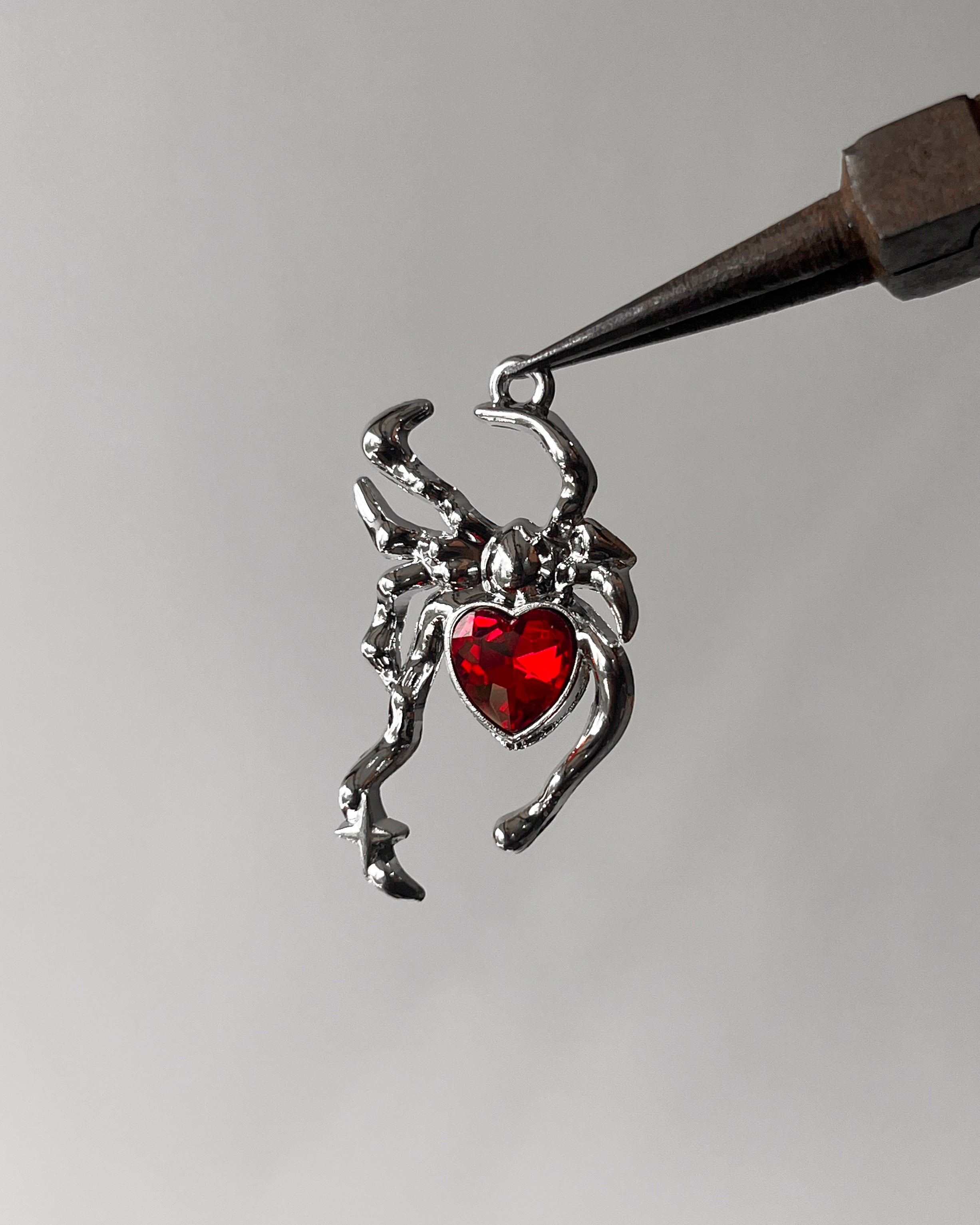Wakda red spider charm