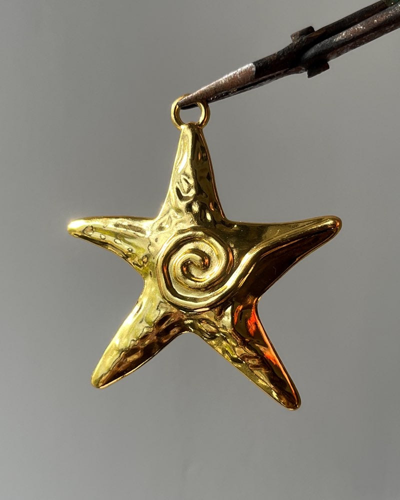 Gold Swrill Star Pendant | 1 pc