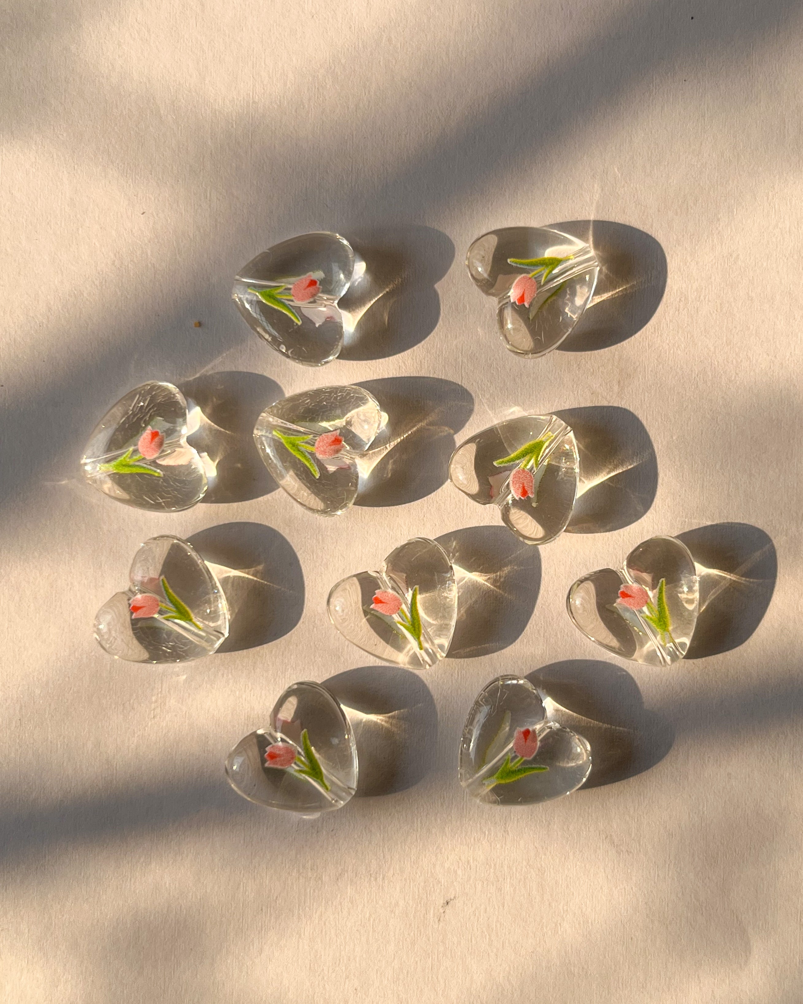 Lily heart beads // 10 pc