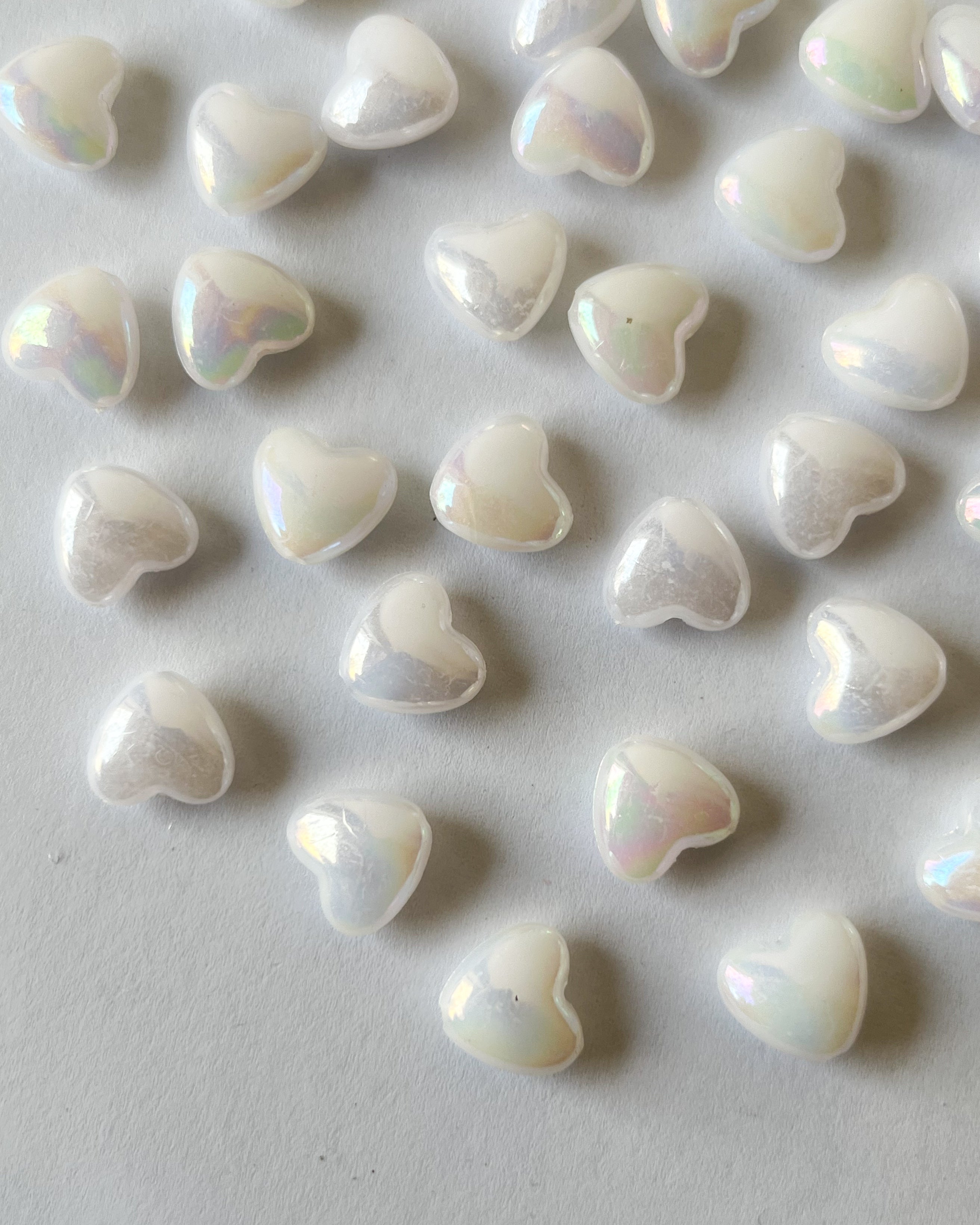Holographic big heart beads // 25 grams