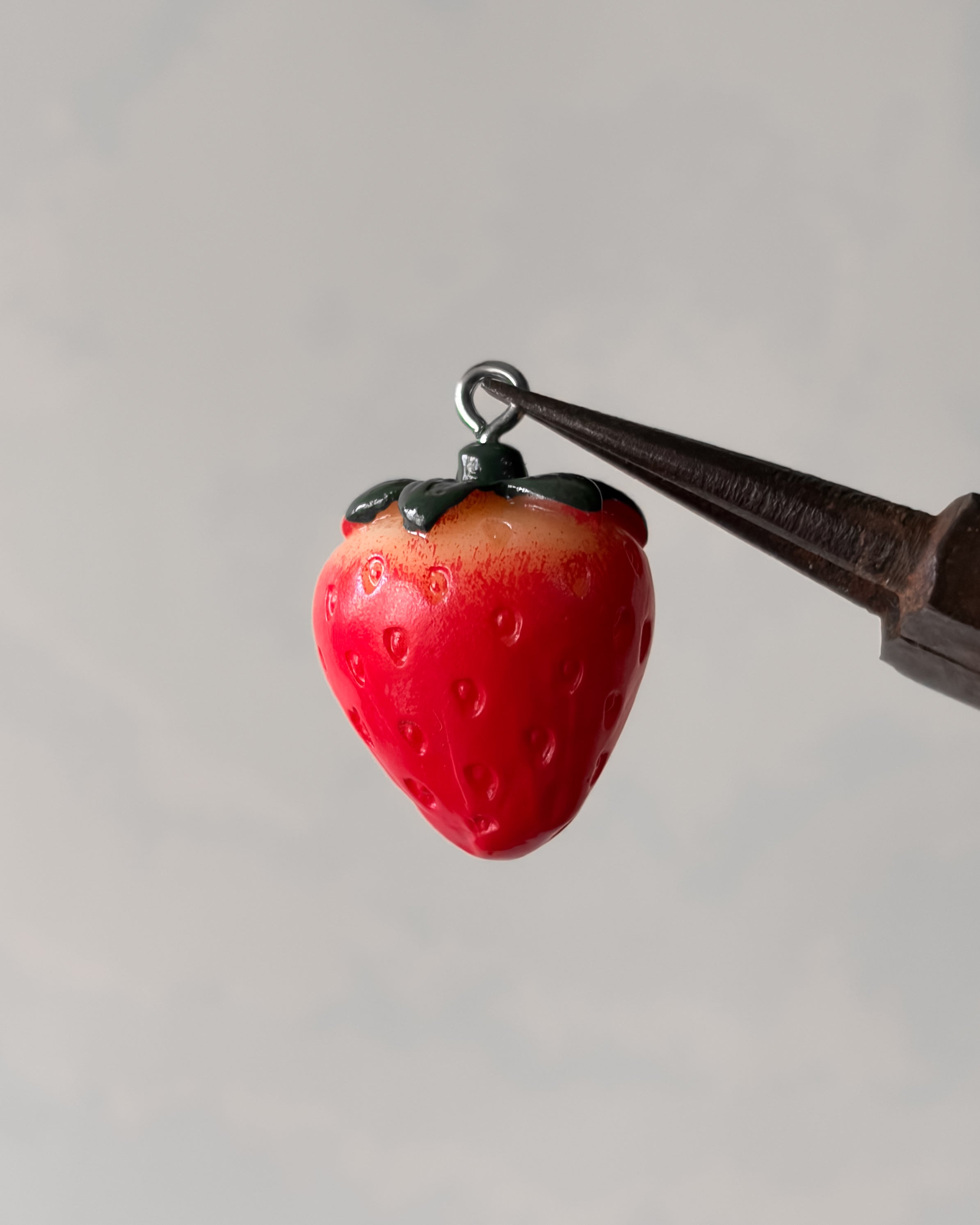 Small strawberry charm - 10 pc