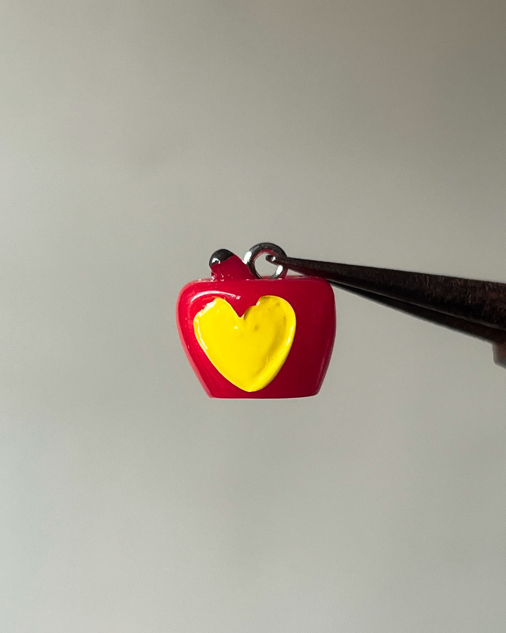 Apple Mai dil charm - 1 pc