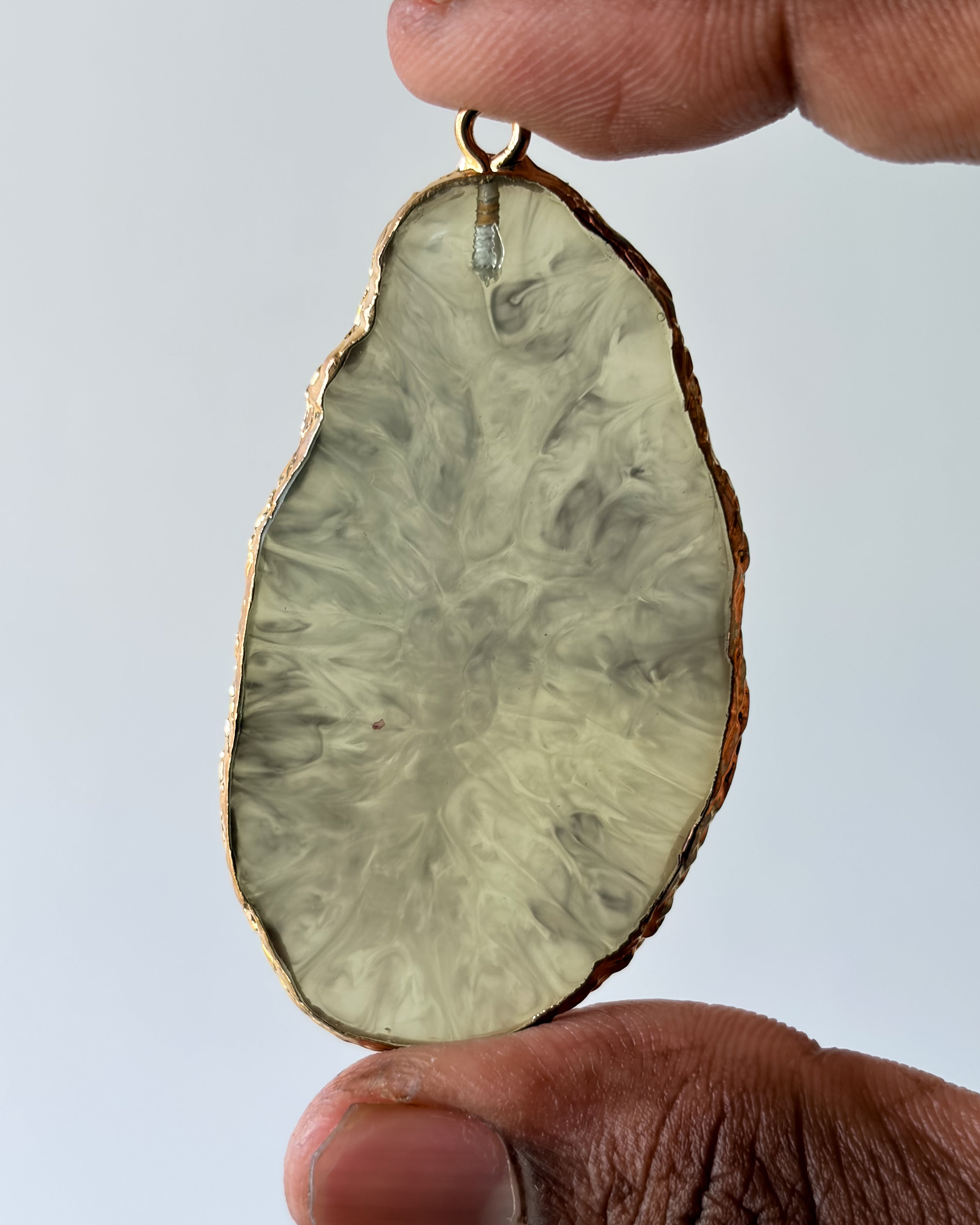3.0 irregular resin pendants - 5 pc