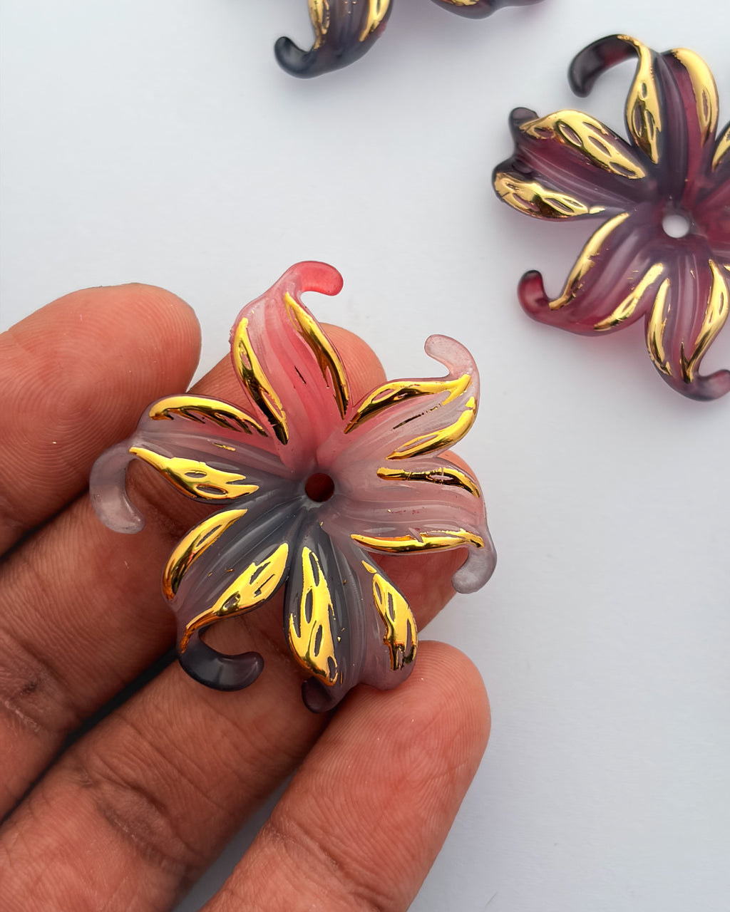 Red + black arm cuff flower - 50 grams