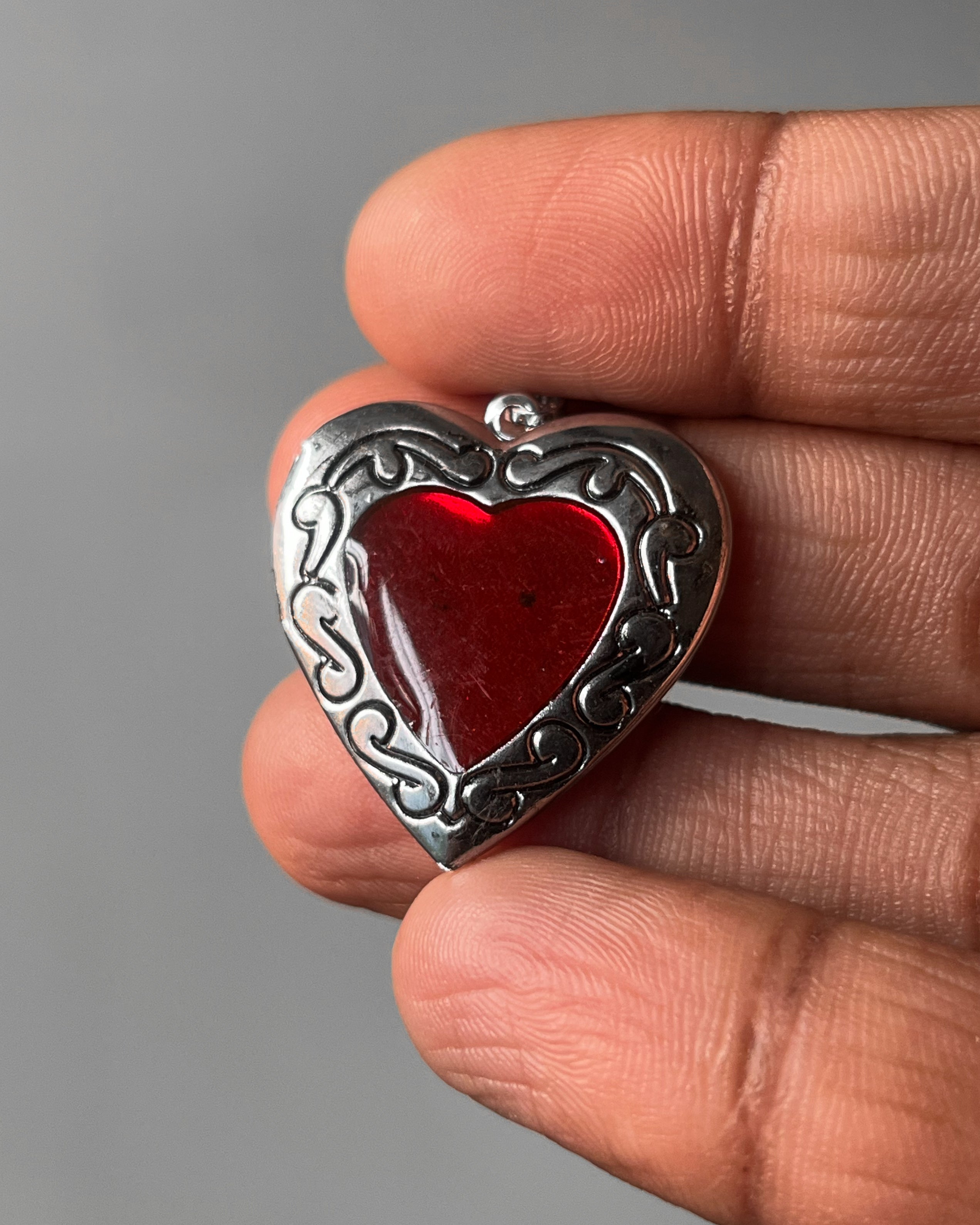 Red Heart open heart - 6 pc