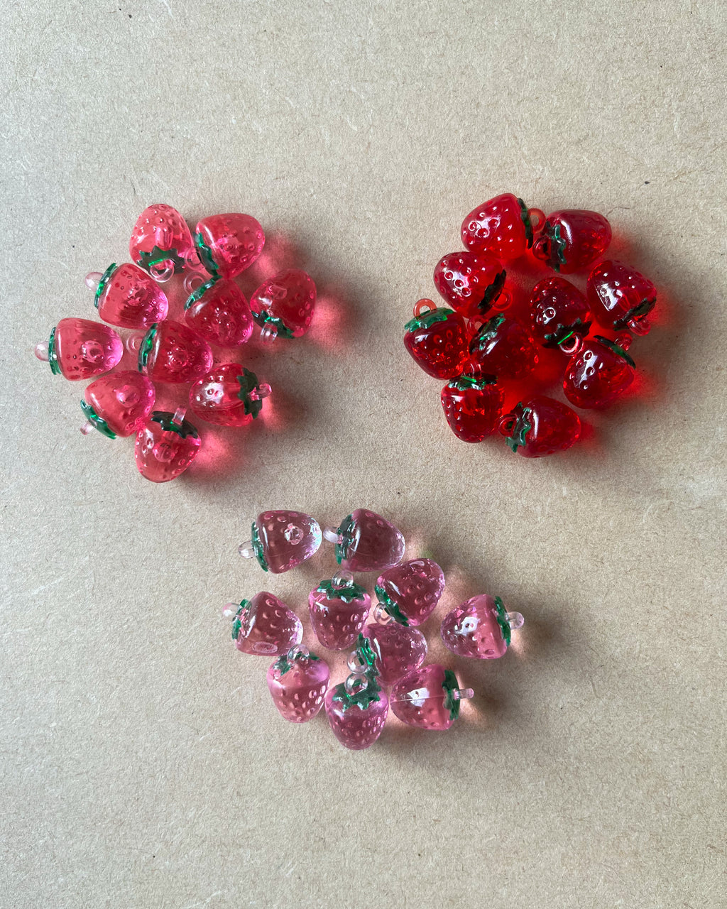 Strawberry charm - 10 pc