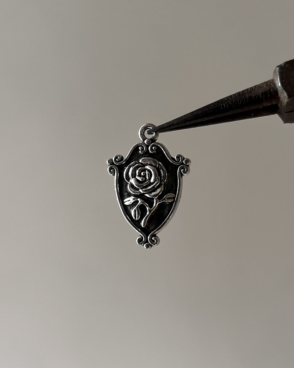 Rose charm - 10 pc