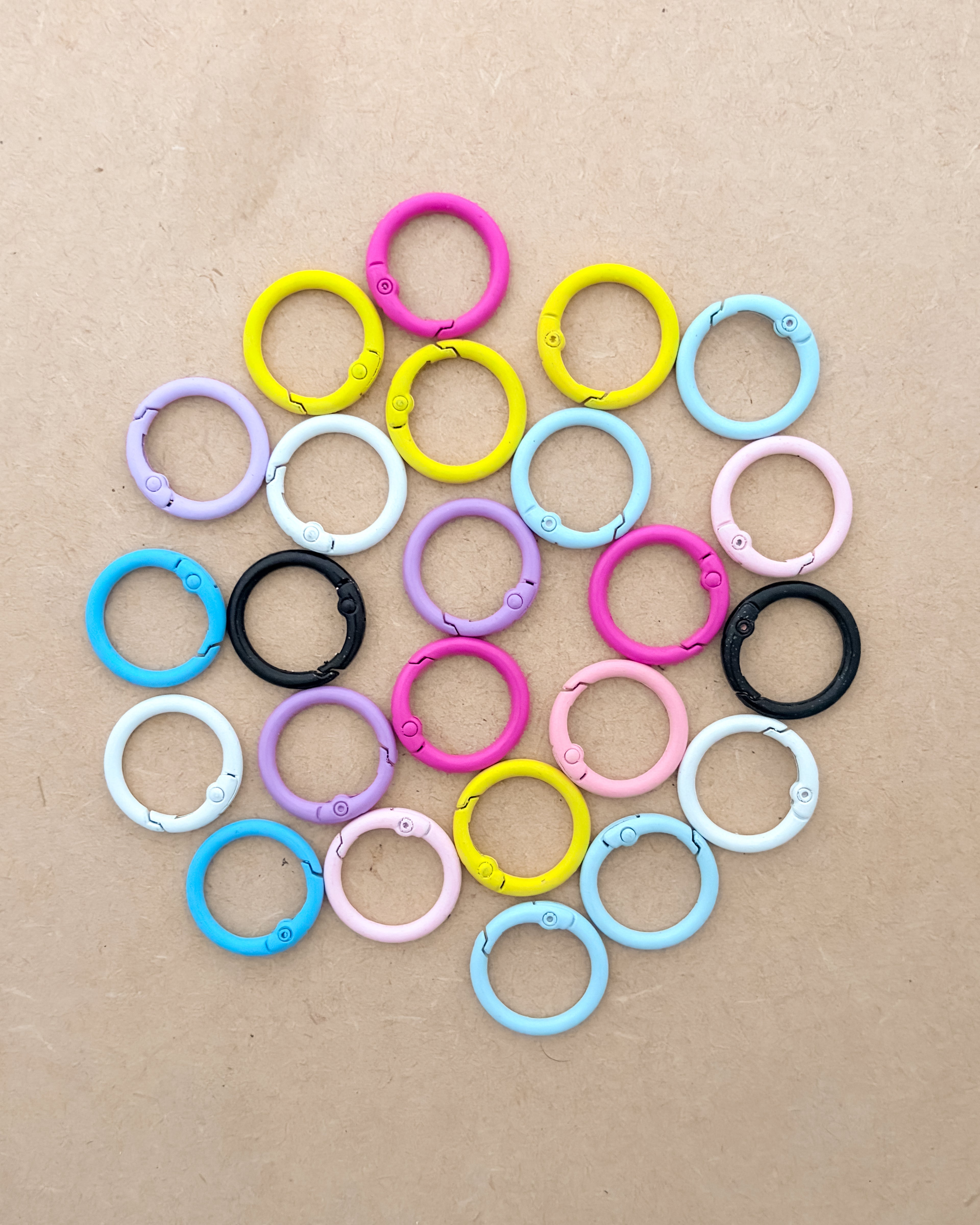 Round coloured hooks  // 100 pc
