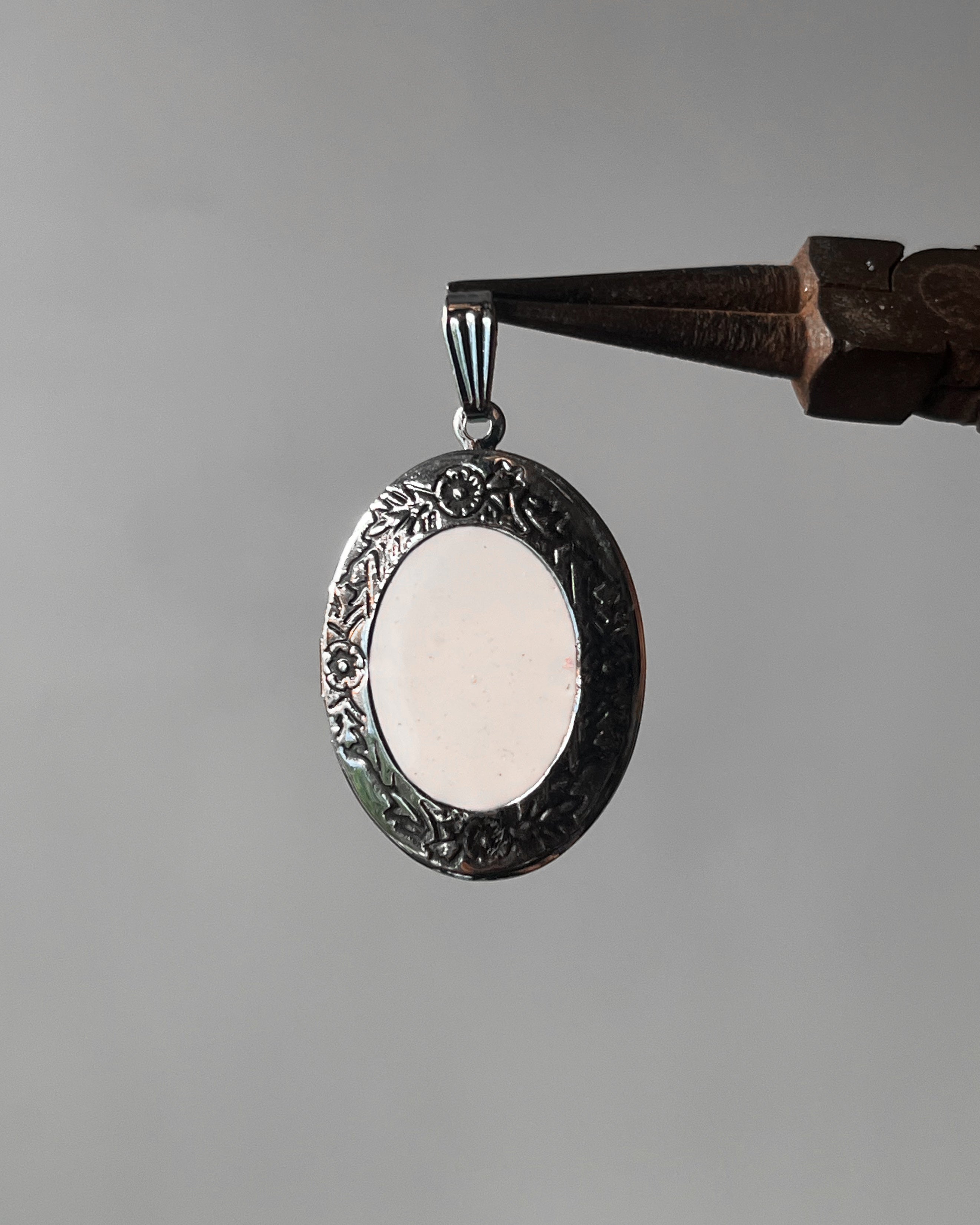 White Oval open heart - 6 pc