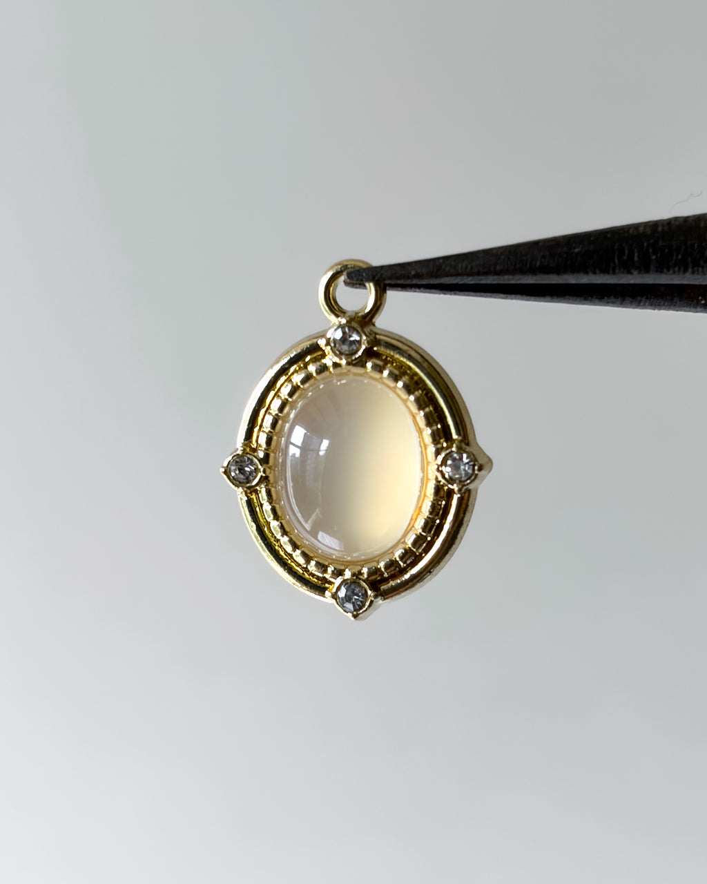 I hate gold charms but this one😌🖐️ - 3 pc