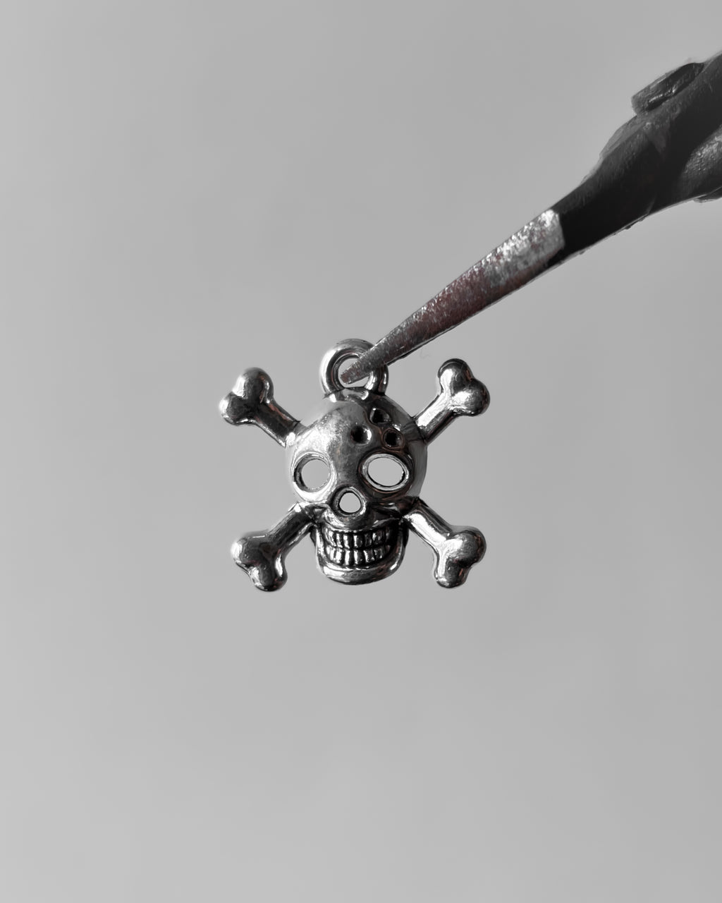 Skull bone charm - 10 pc