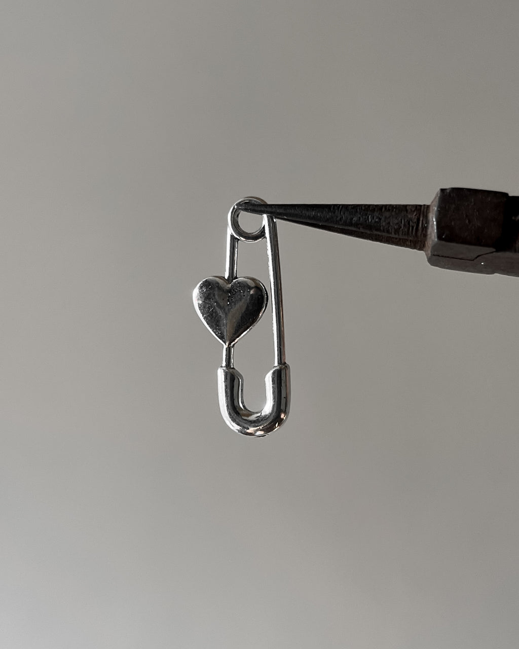 Heart pin charm - 10 pc