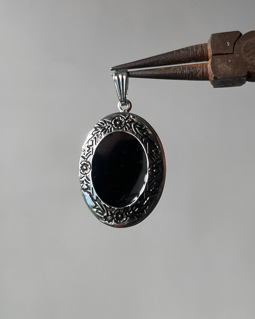 Black Oval open heart - 6 pc