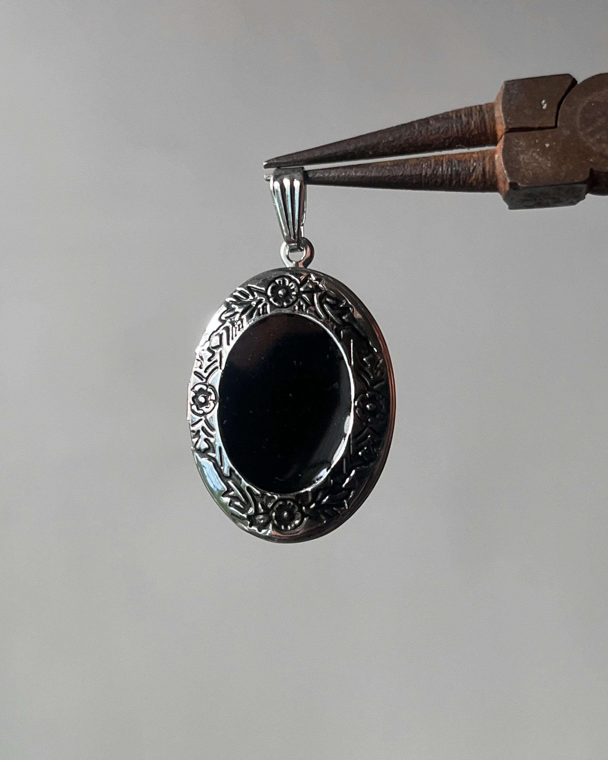 Black Oval open heart - 6 pc