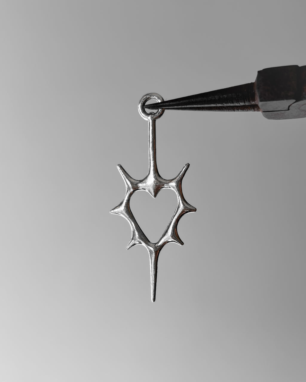 Heart spike Charm - 10 pc