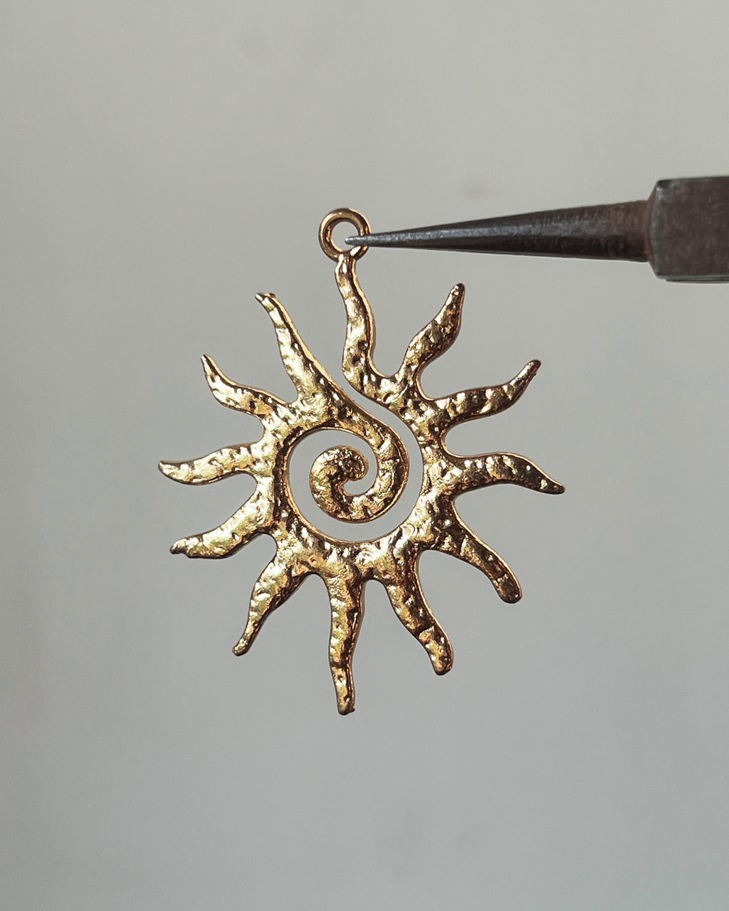 Gold sun charm - 1 pc